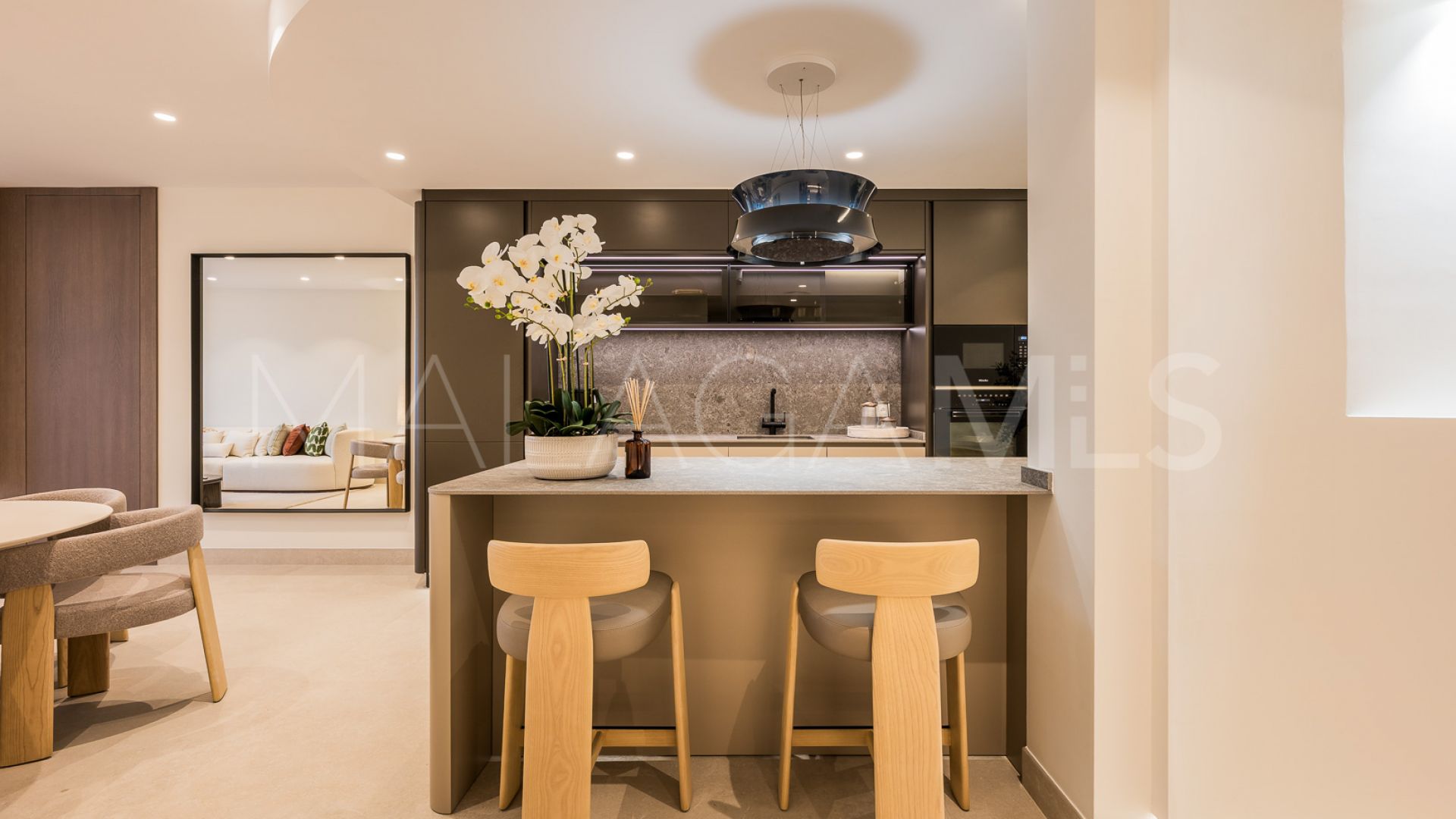 3 bedrooms penthouse for sale in Beach Side New Golden Mile