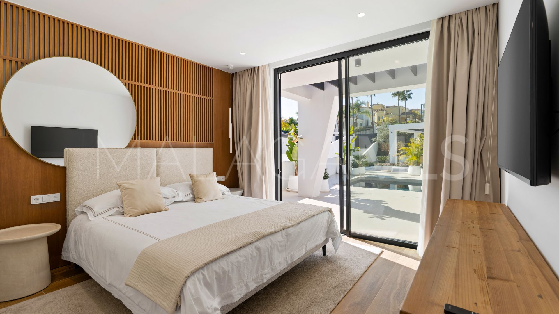 Buy villa in Los Naranjos de 6 bedrooms