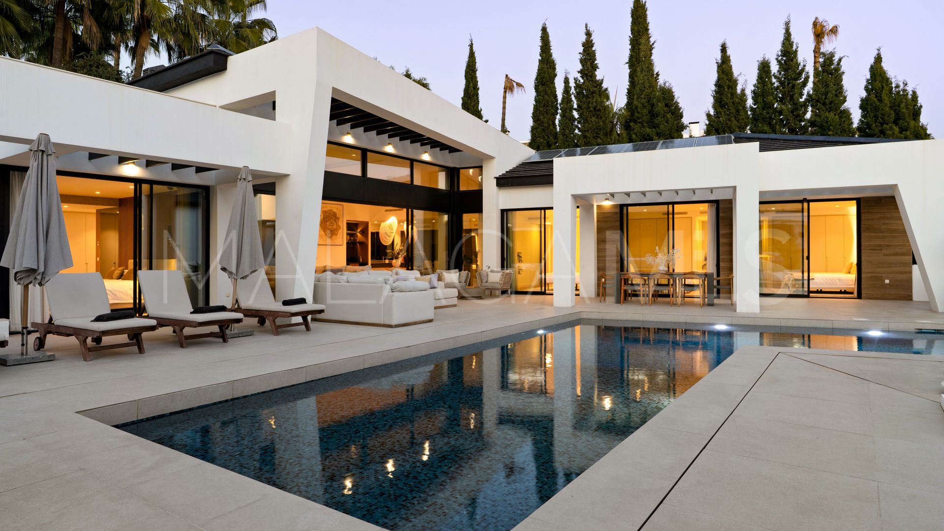 Buy villa in Los Naranjos de 6 bedrooms