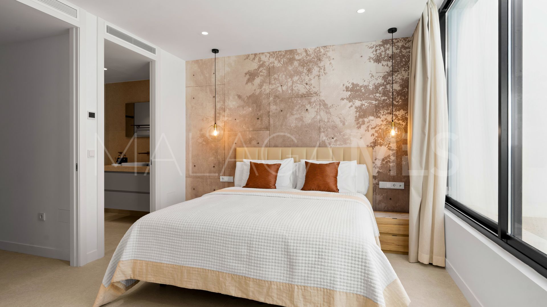 Buy villa in Los Naranjos de 6 bedrooms