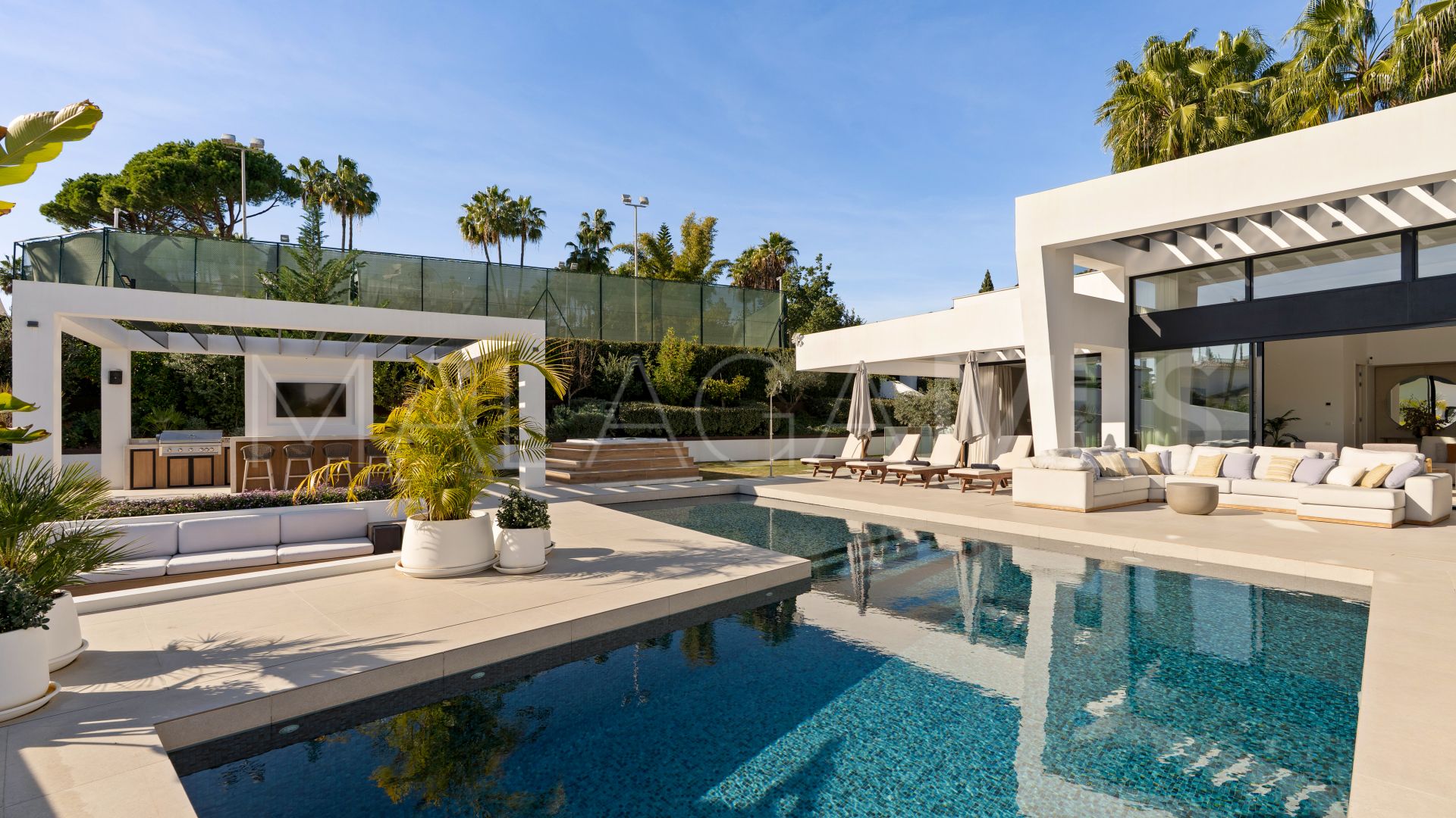 Buy villa in Los Naranjos de 6 bedrooms