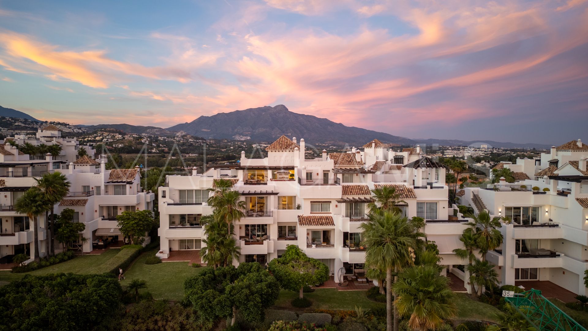 Duplex penthouse for sale in Lomas del Marqués