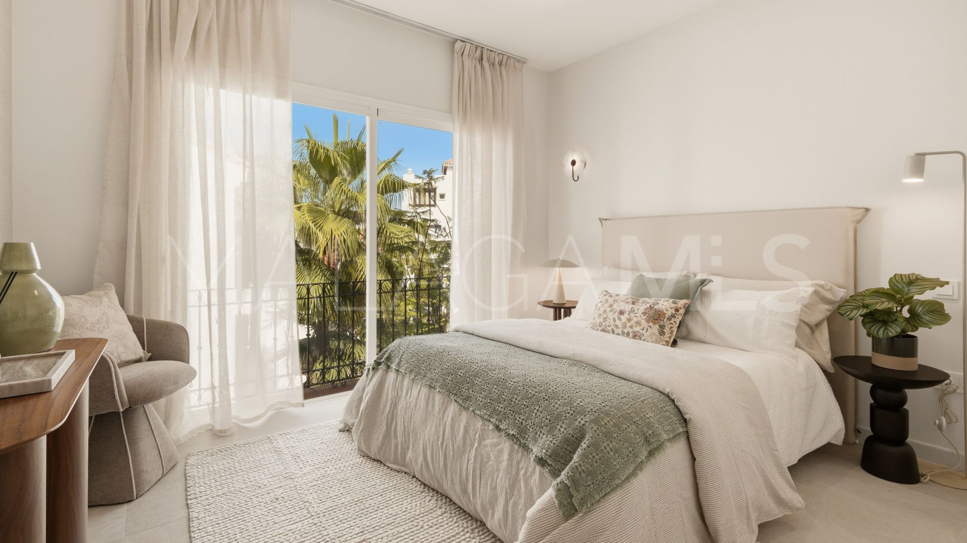 Duplex penthouse for sale in Lomas del Marqués