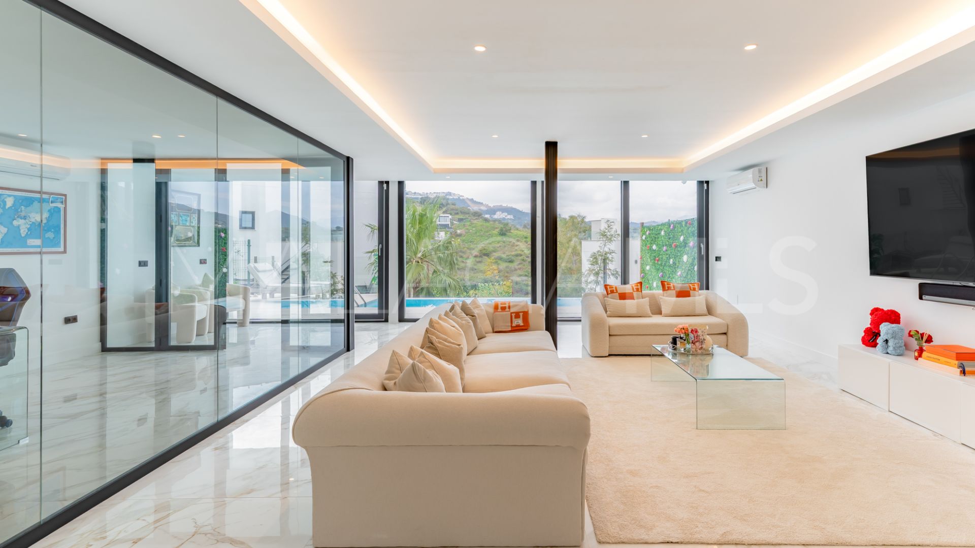 Villa a la venta in La Cala Golf Resort with 4 bedrooms