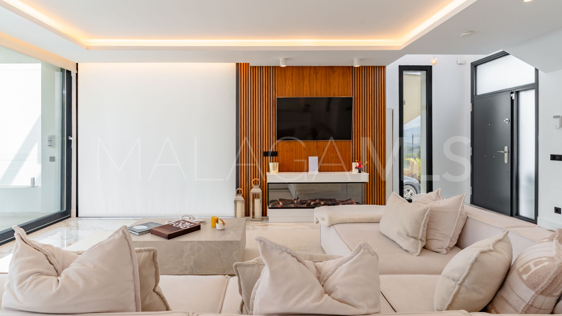 Villa a la venta in La Cala Golf Resort with 4 bedrooms