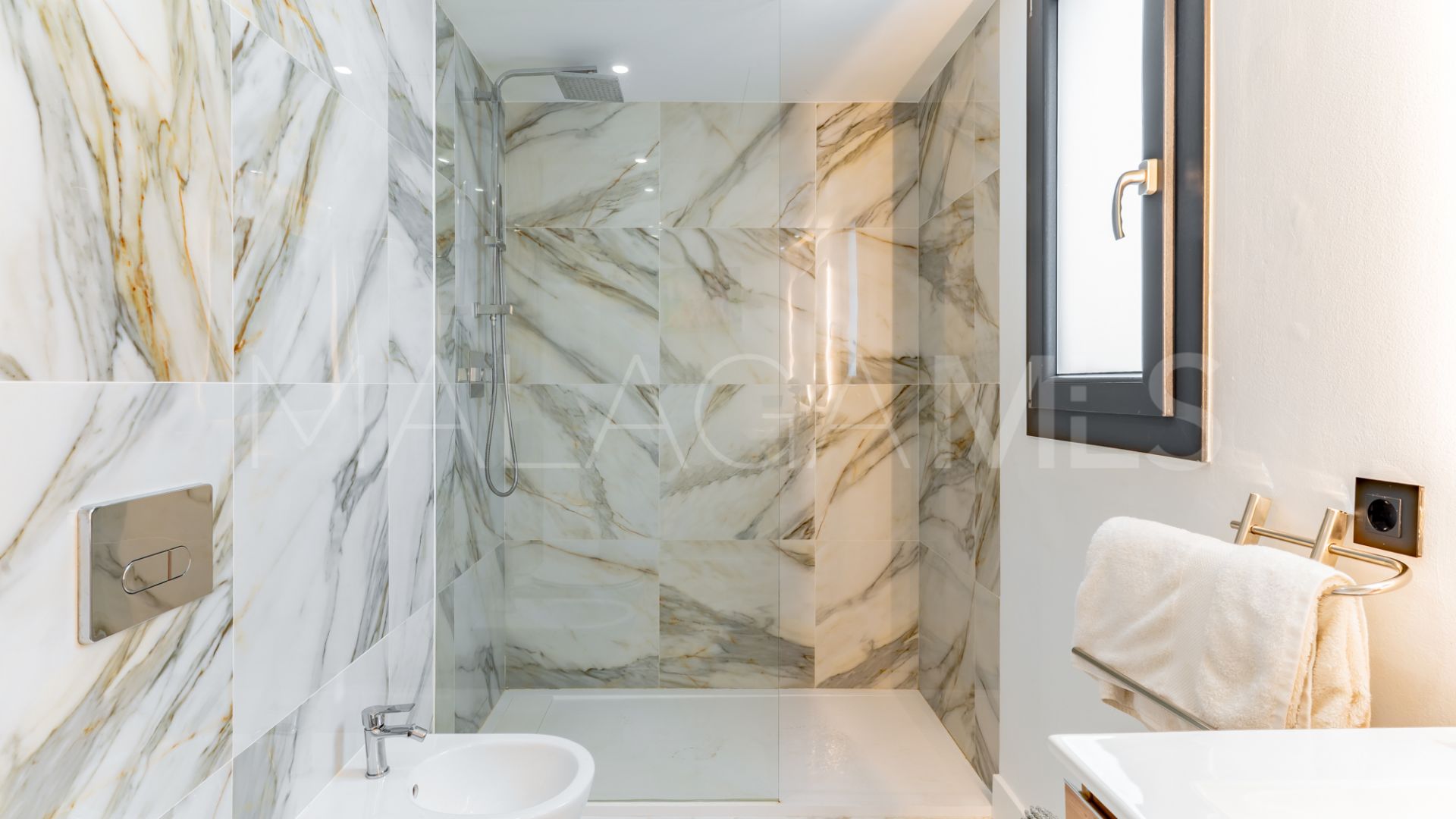 Villa a la venta in La Cala Golf Resort with 4 bedrooms