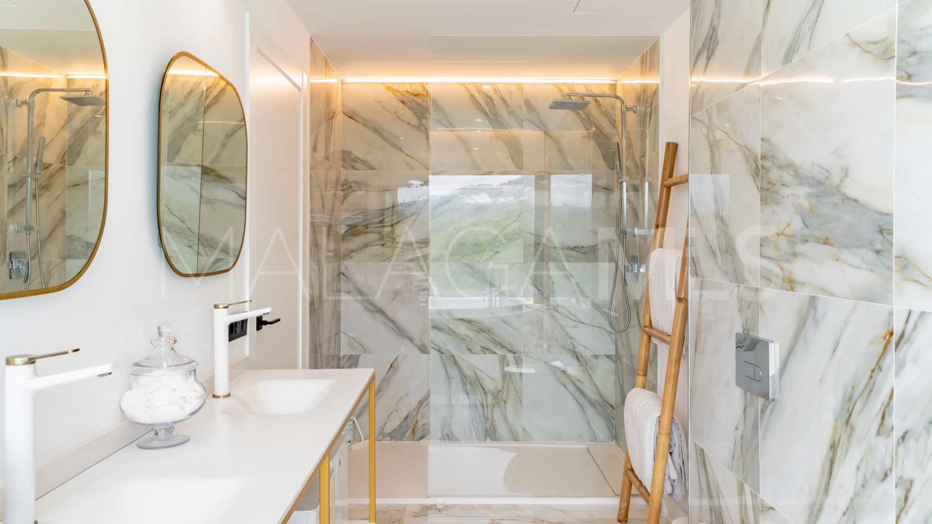 Villa a la venta in La Cala Golf Resort with 4 bedrooms