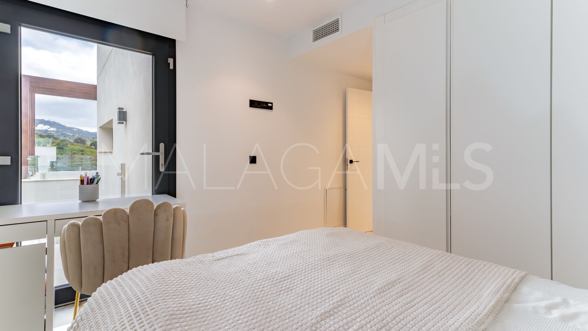 Villa a la venta in La Cala Golf Resort with 4 bedrooms