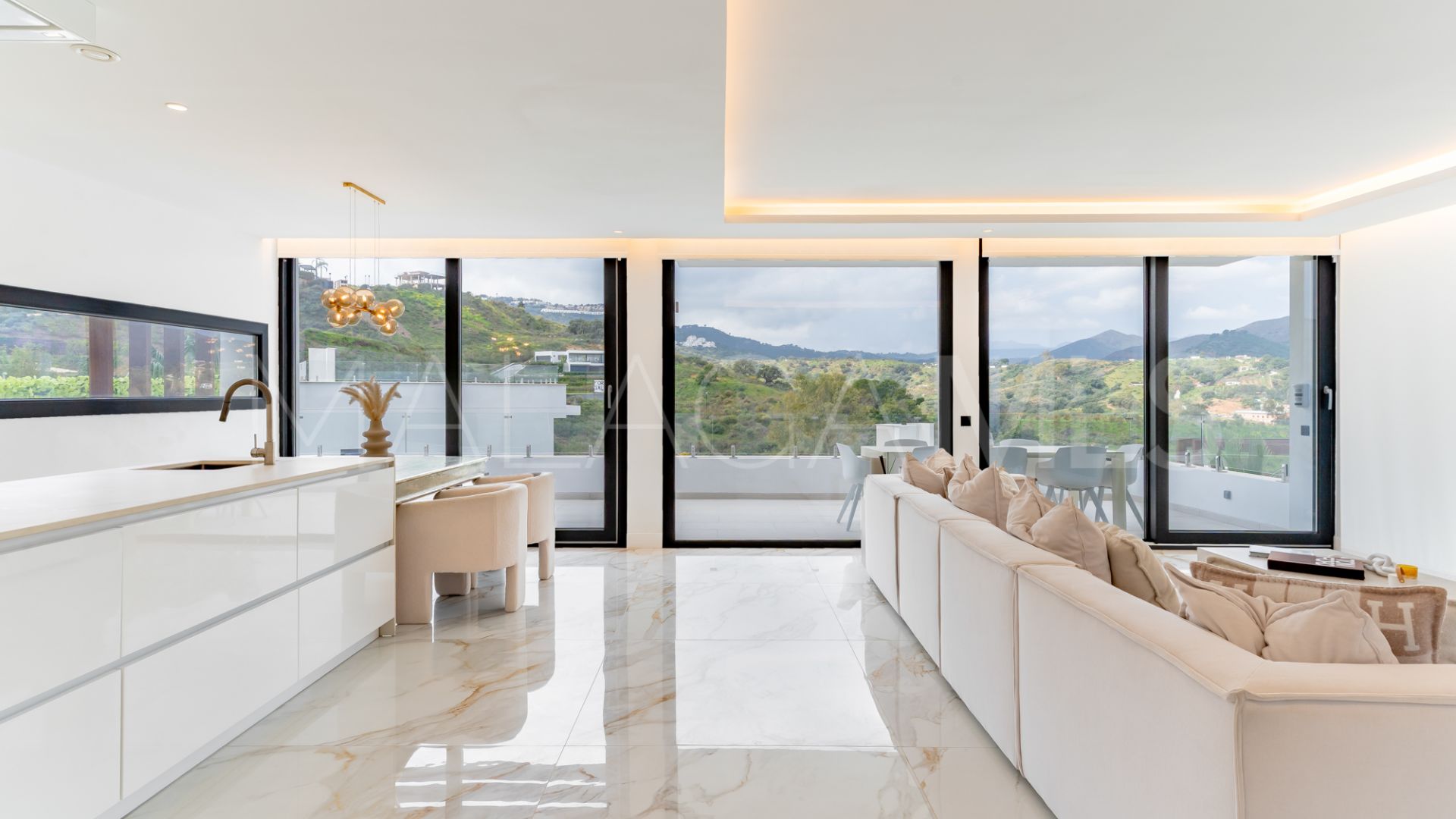 Villa a la venta in La Cala Golf Resort with 4 bedrooms