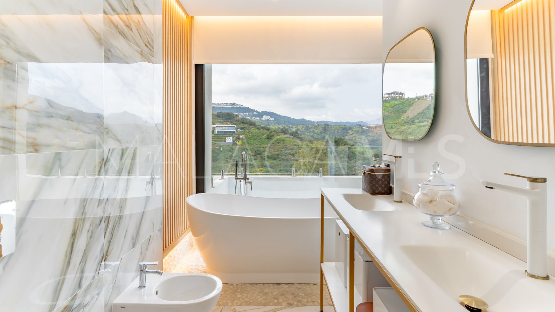 Villa a la venta in La Cala Golf Resort with 4 bedrooms