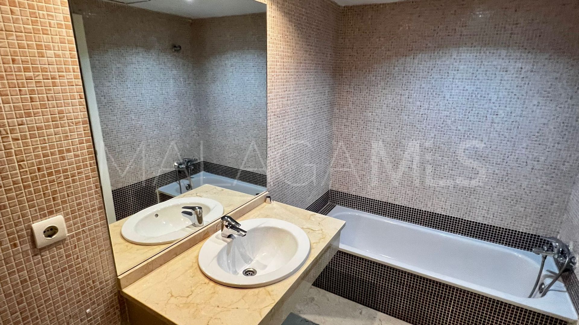 Duplex for sale in Cerros del Lago