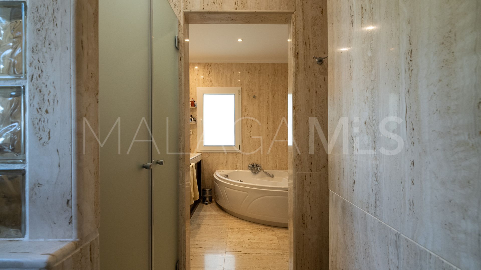 Villa for sale in Pinares de San Antón