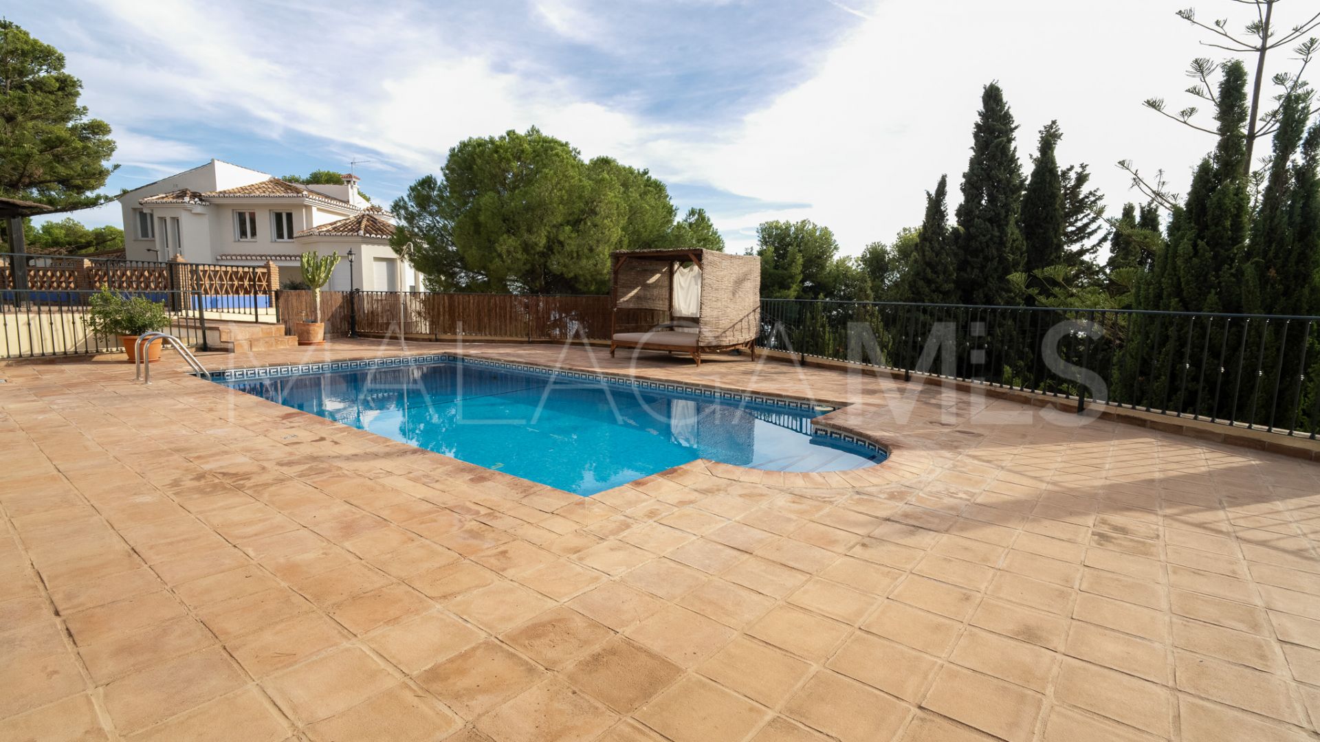 Villa for sale in Pinares de San Antón