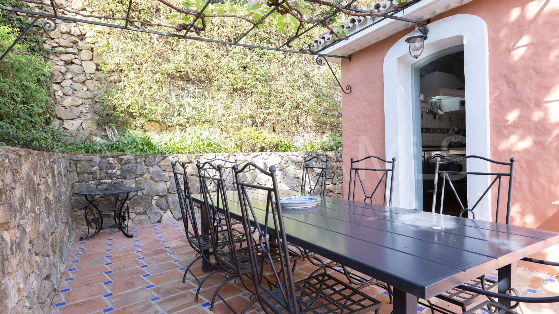 5 bedrooms villa for sale in Nueva Andalucia