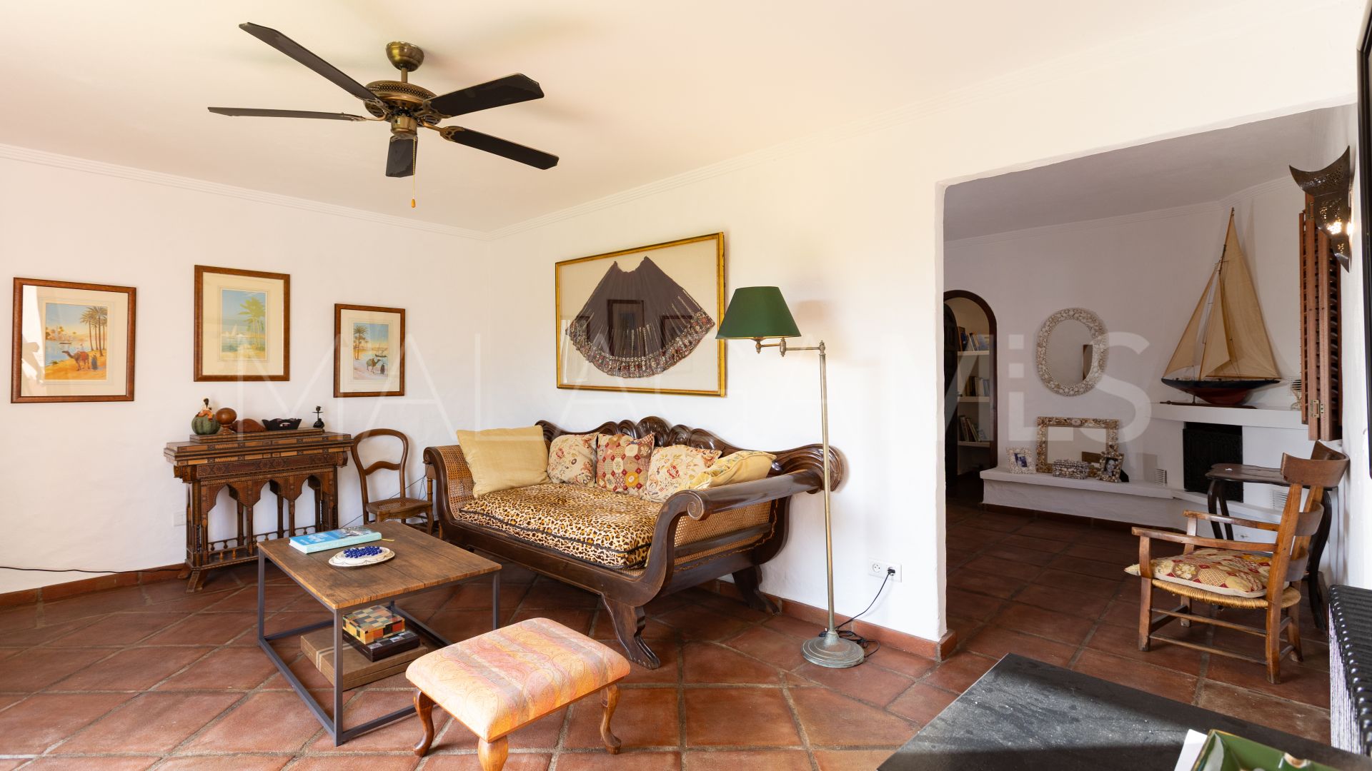 5 bedrooms villa for sale in Nueva Andalucia