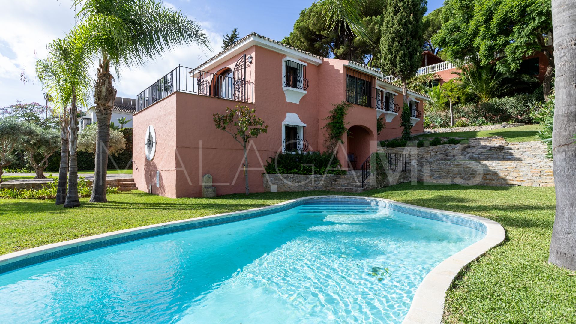 5 bedrooms villa for sale in Nueva Andalucia