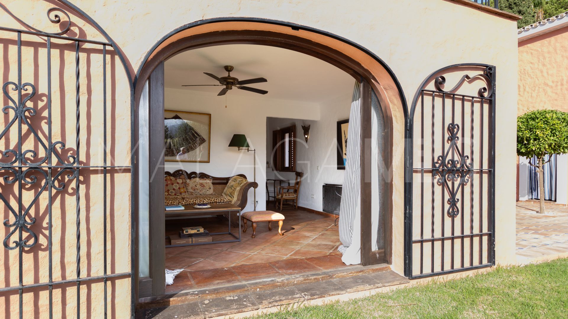 5 bedrooms villa for sale in Nueva Andalucia