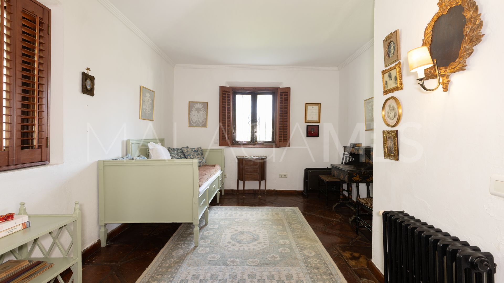 5 bedrooms villa for sale in Nueva Andalucia