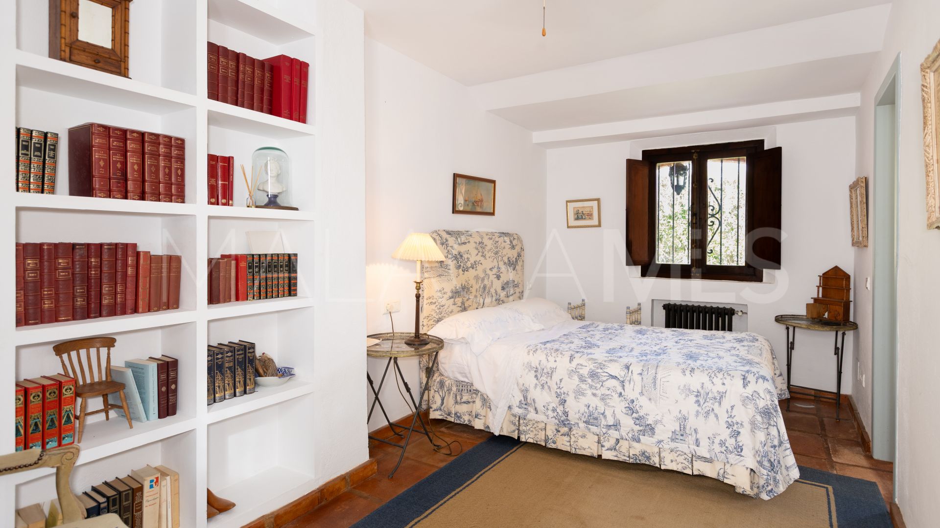 5 bedrooms villa for sale in Nueva Andalucia