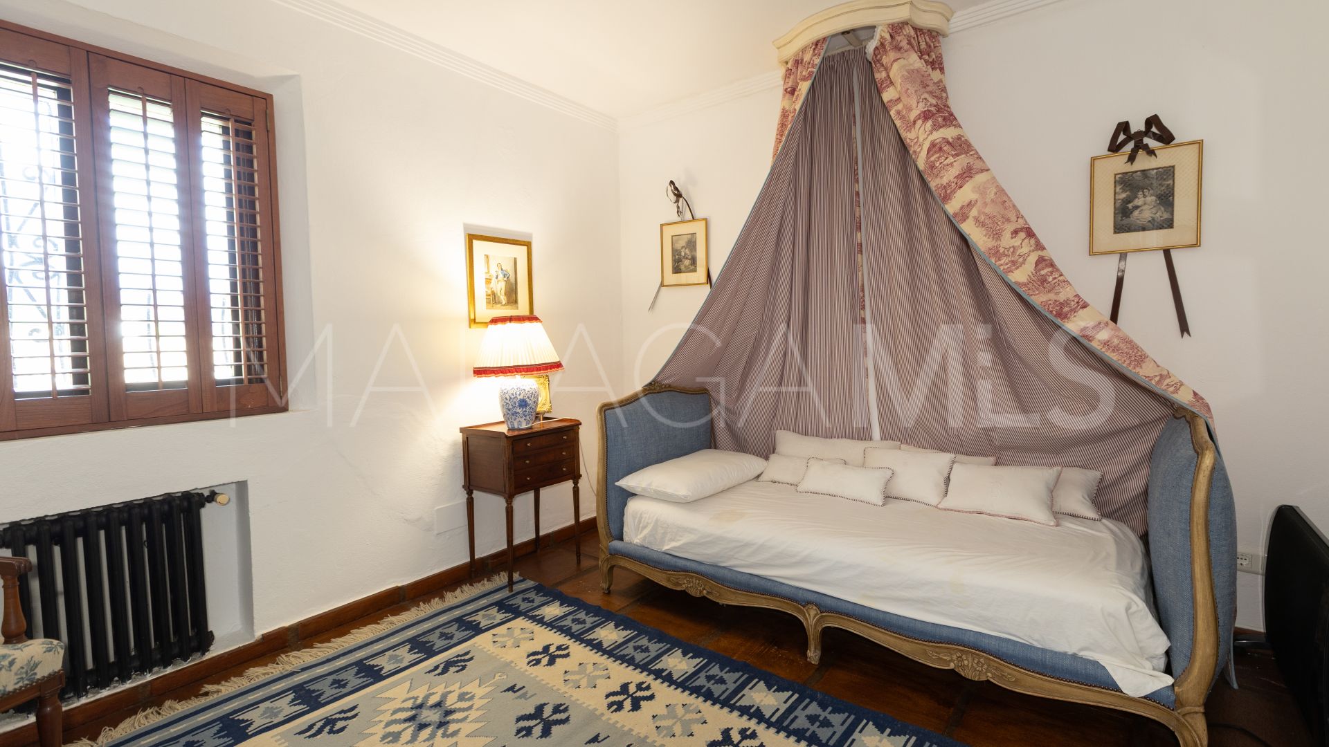 5 bedrooms villa for sale in Nueva Andalucia