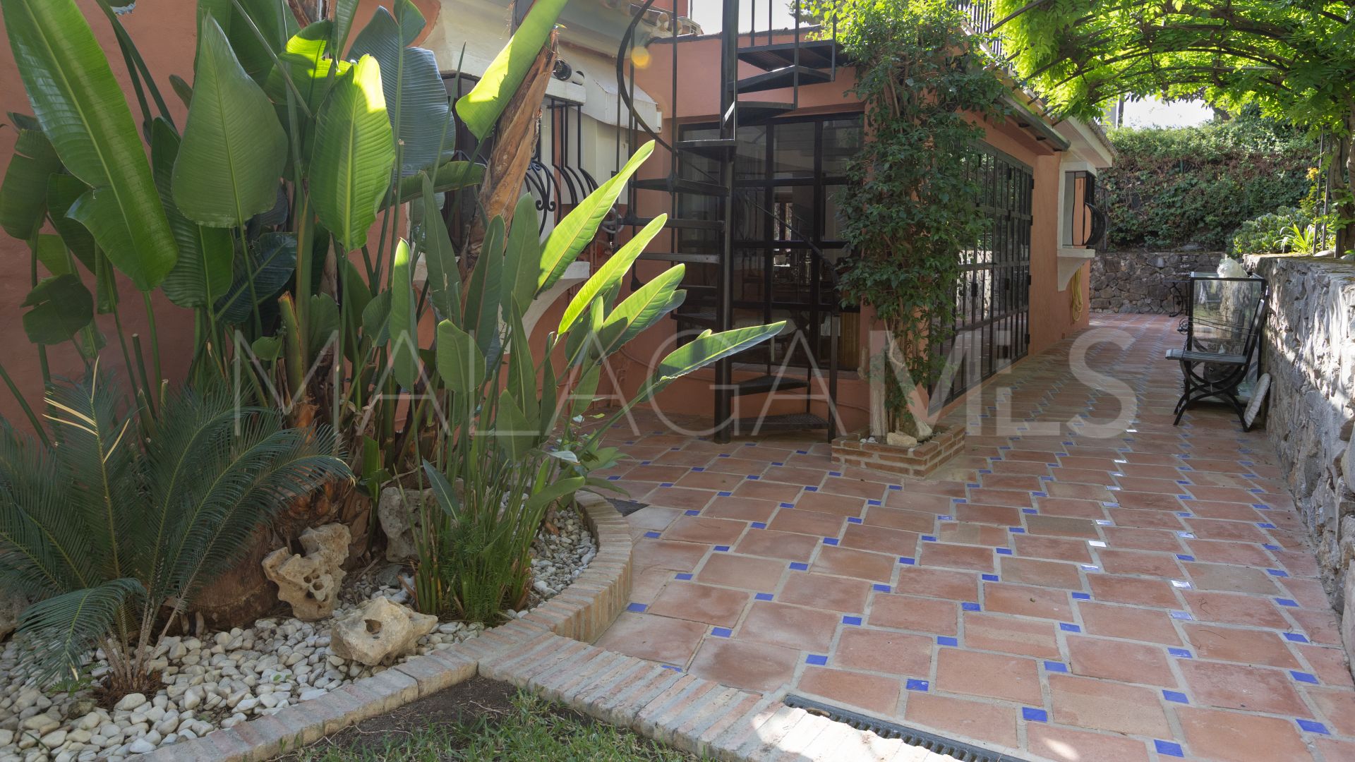 5 bedrooms villa for sale in Nueva Andalucia