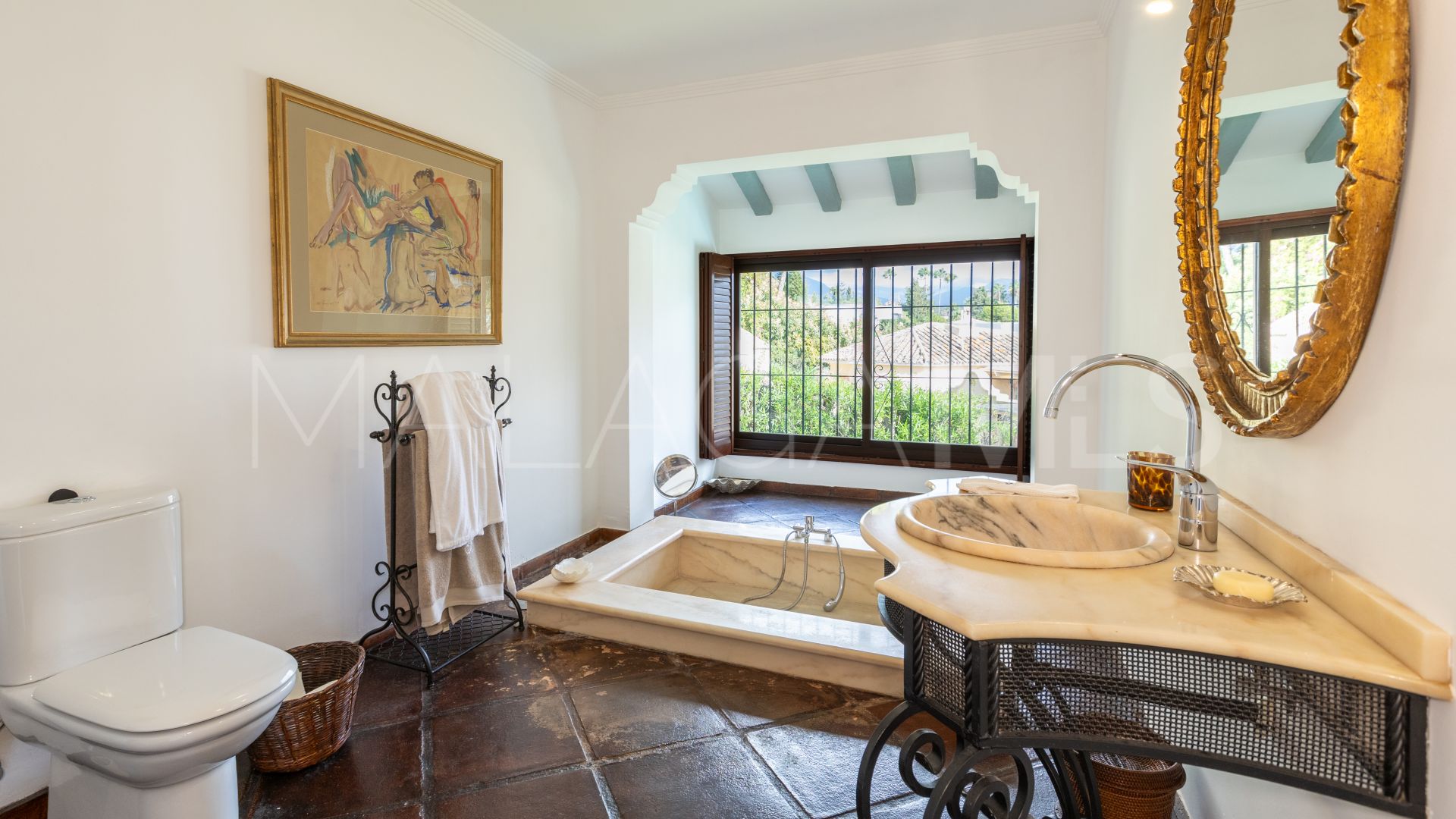 5 bedrooms villa for sale in Nueva Andalucia