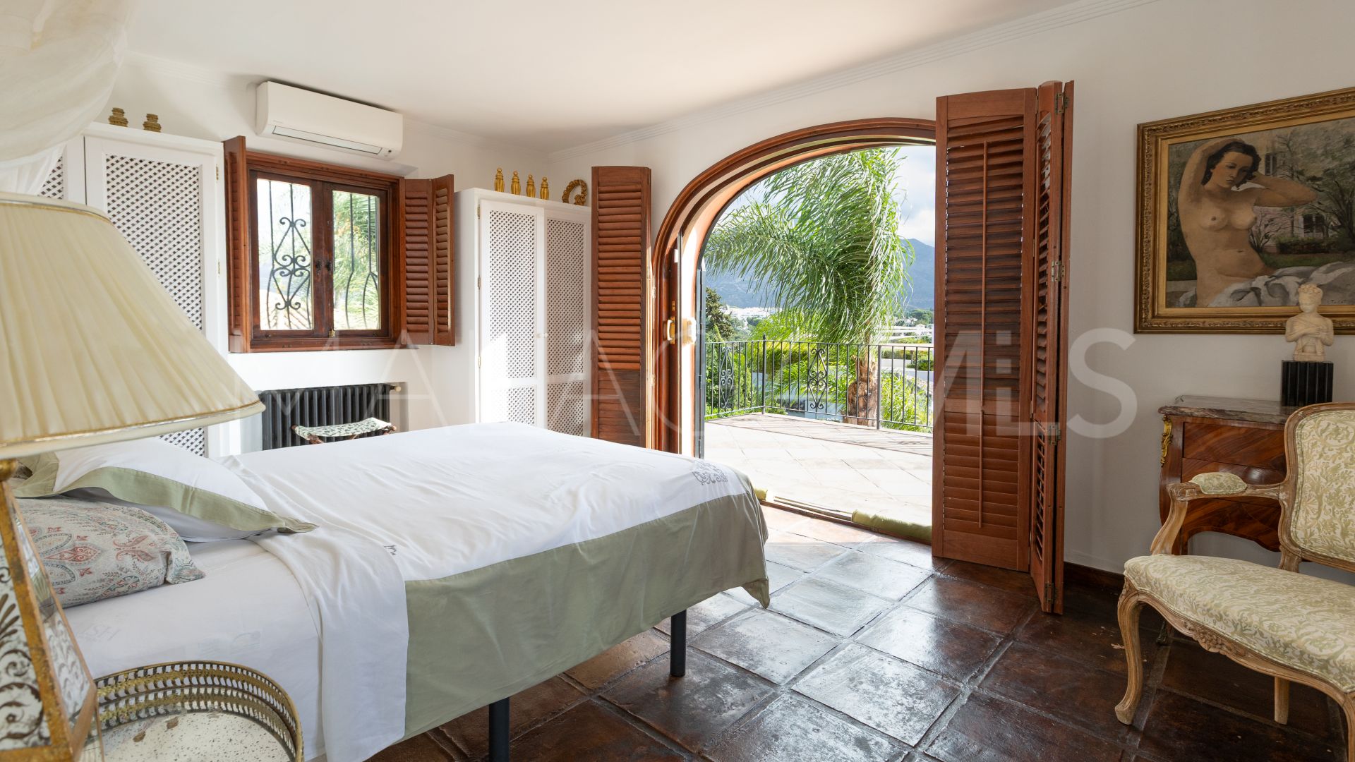 5 bedrooms villa for sale in Nueva Andalucia