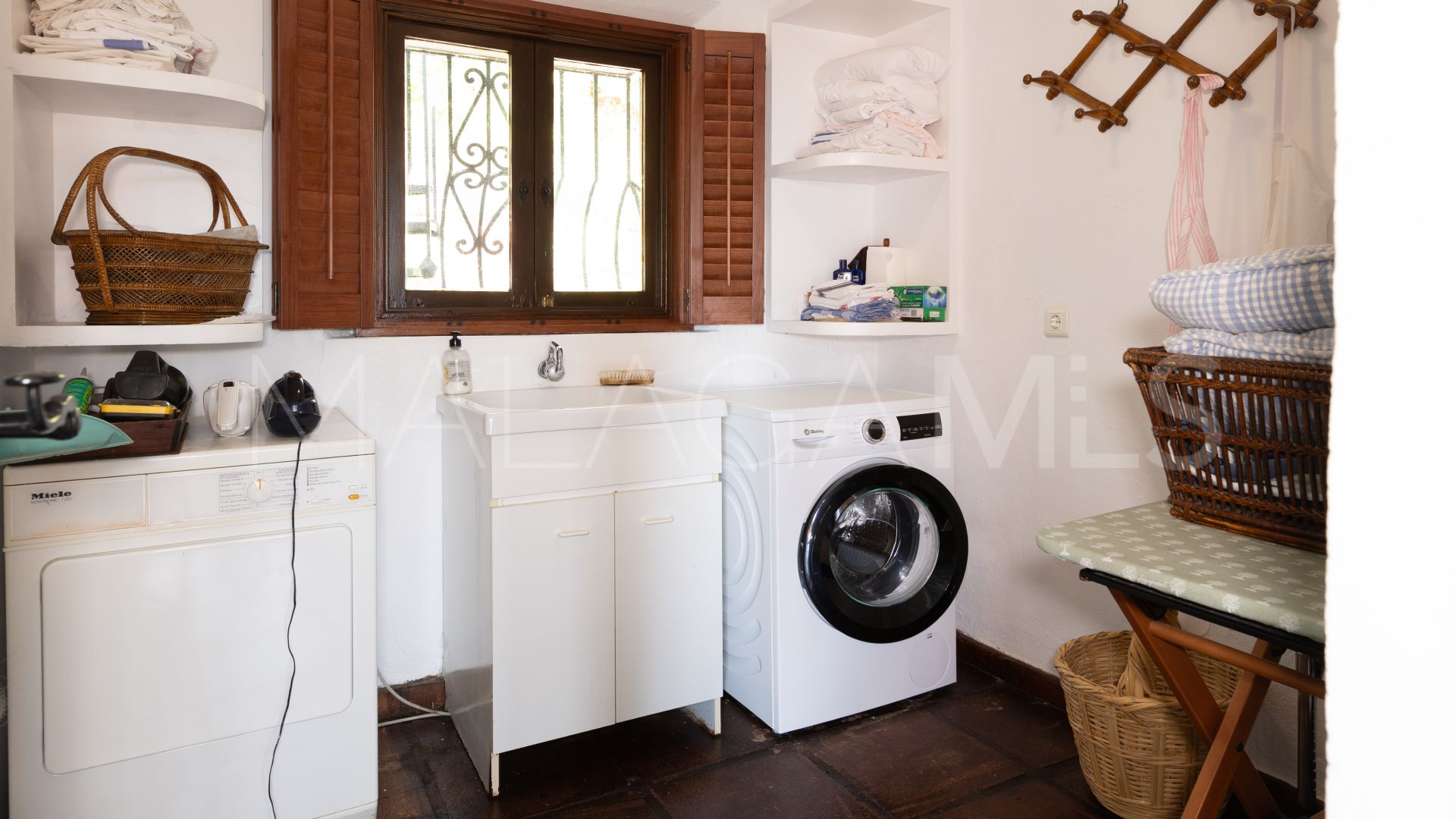 5 bedrooms villa for sale in Nueva Andalucia