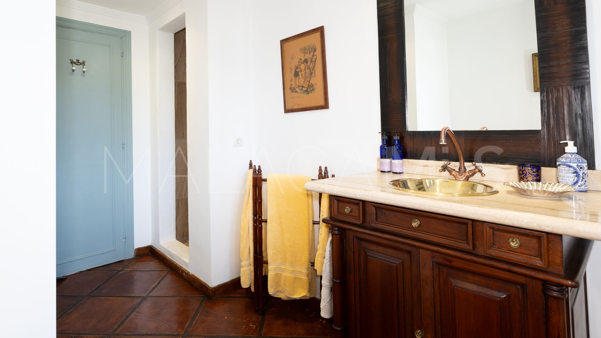 5 bedrooms villa for sale in Nueva Andalucia