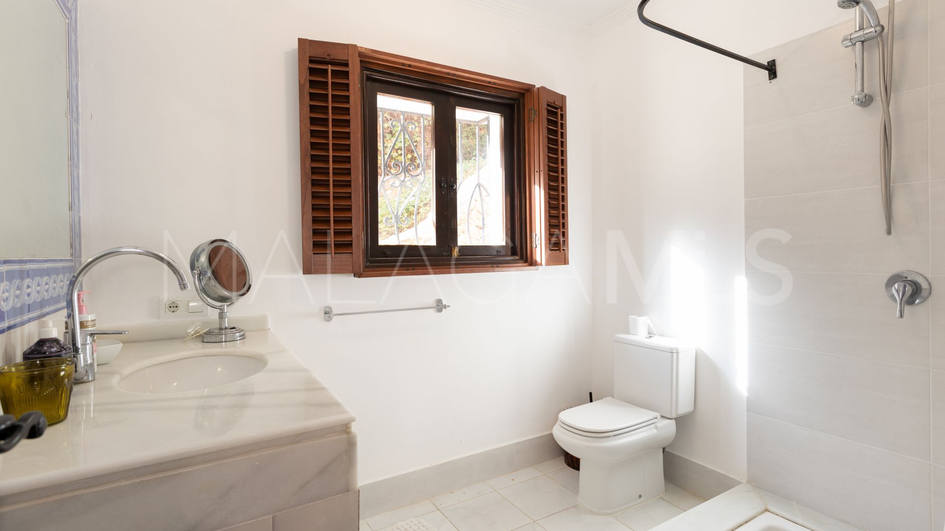 5 bedrooms villa for sale in Nueva Andalucia