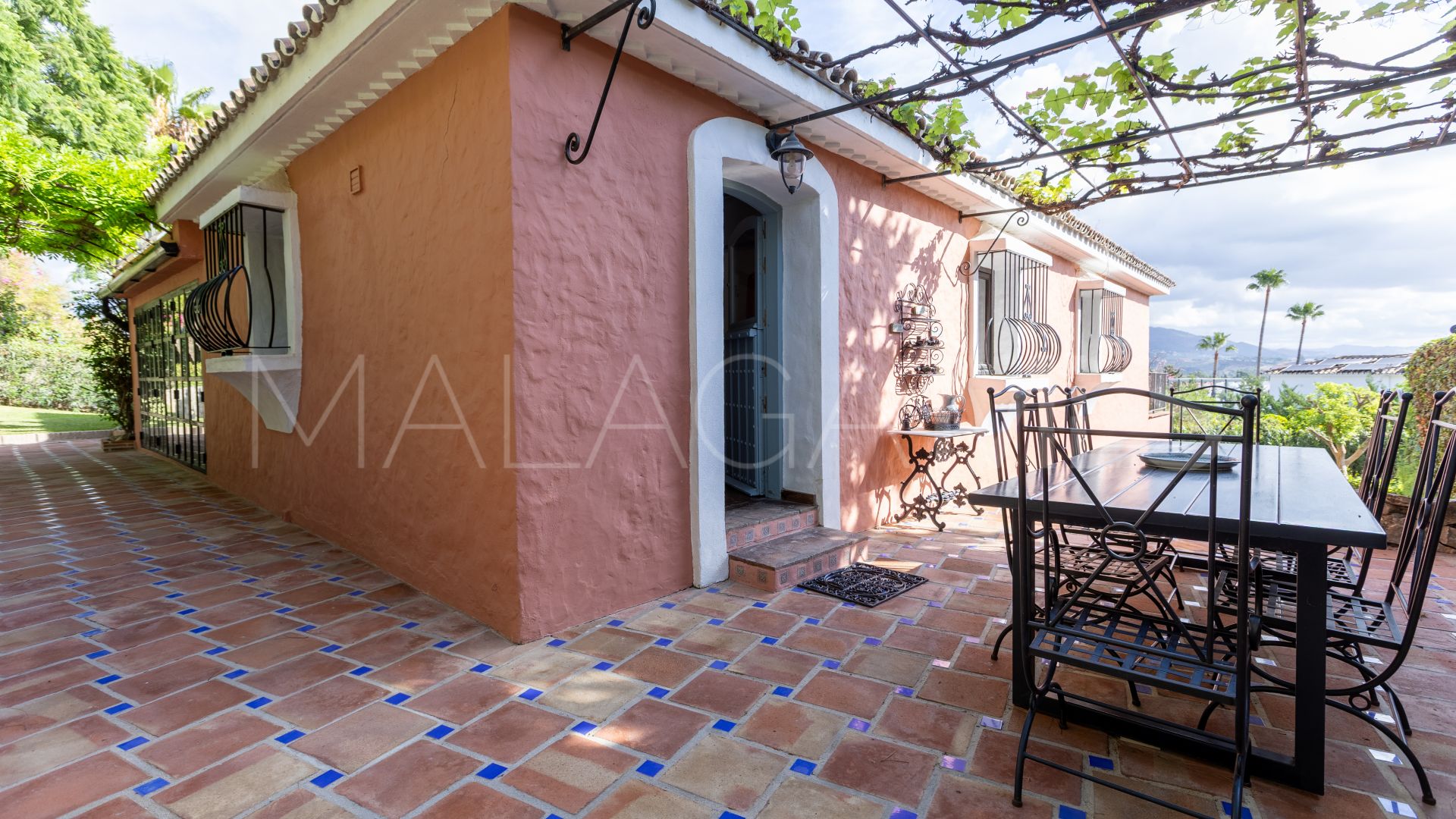 5 bedrooms villa for sale in Nueva Andalucia