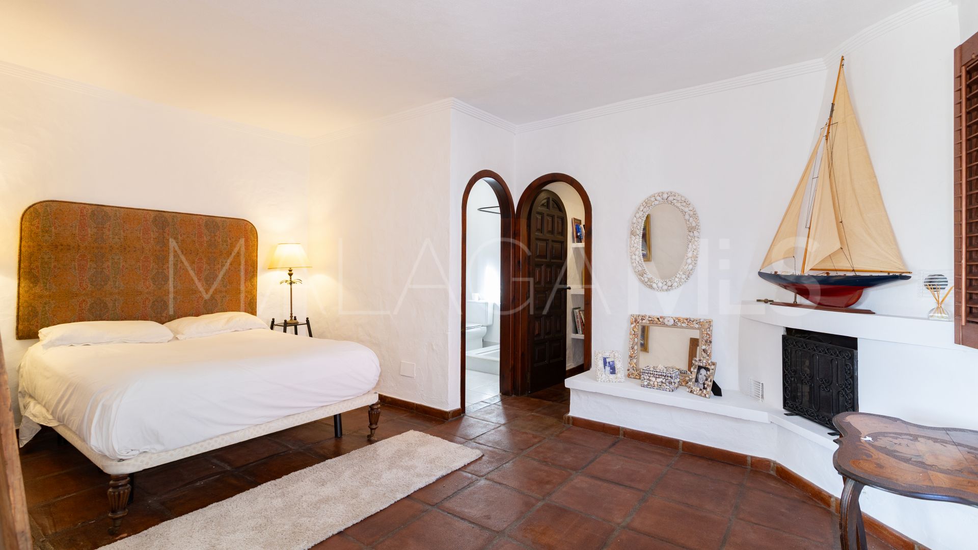 5 bedrooms villa for sale in Nueva Andalucia