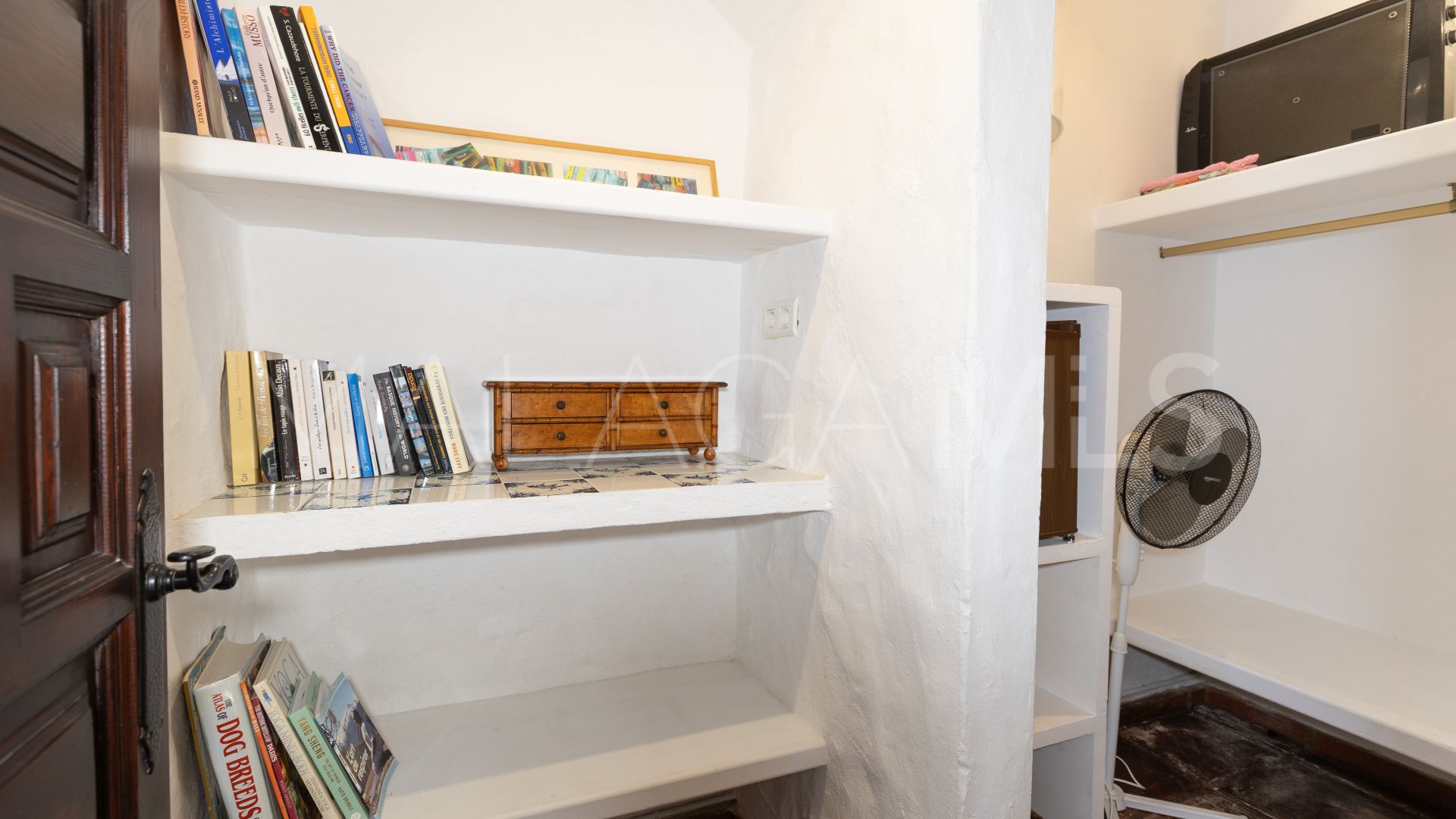 5 bedrooms villa for sale in Nueva Andalucia