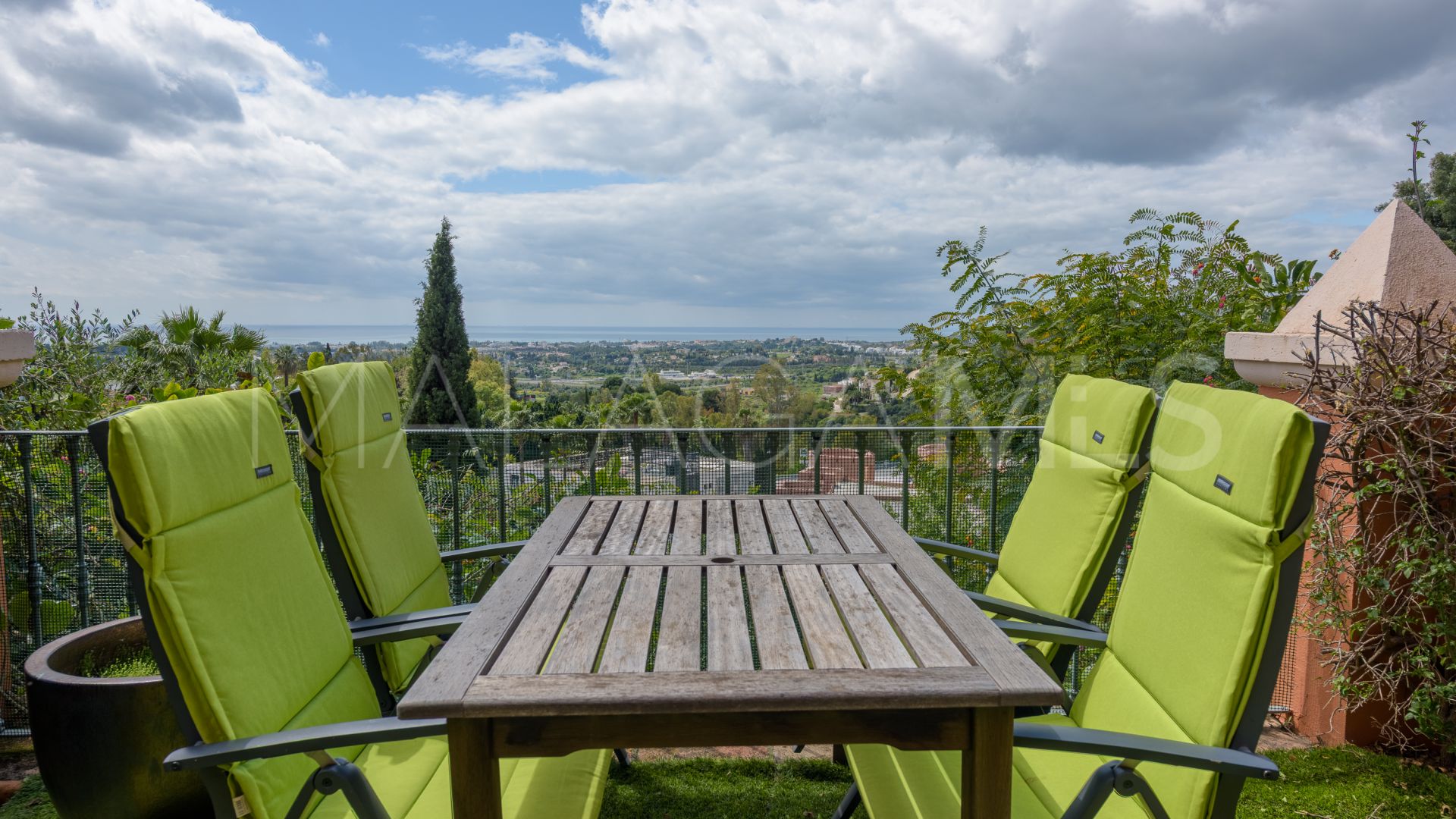 Ground floor apartment for sale in Monte Halcones