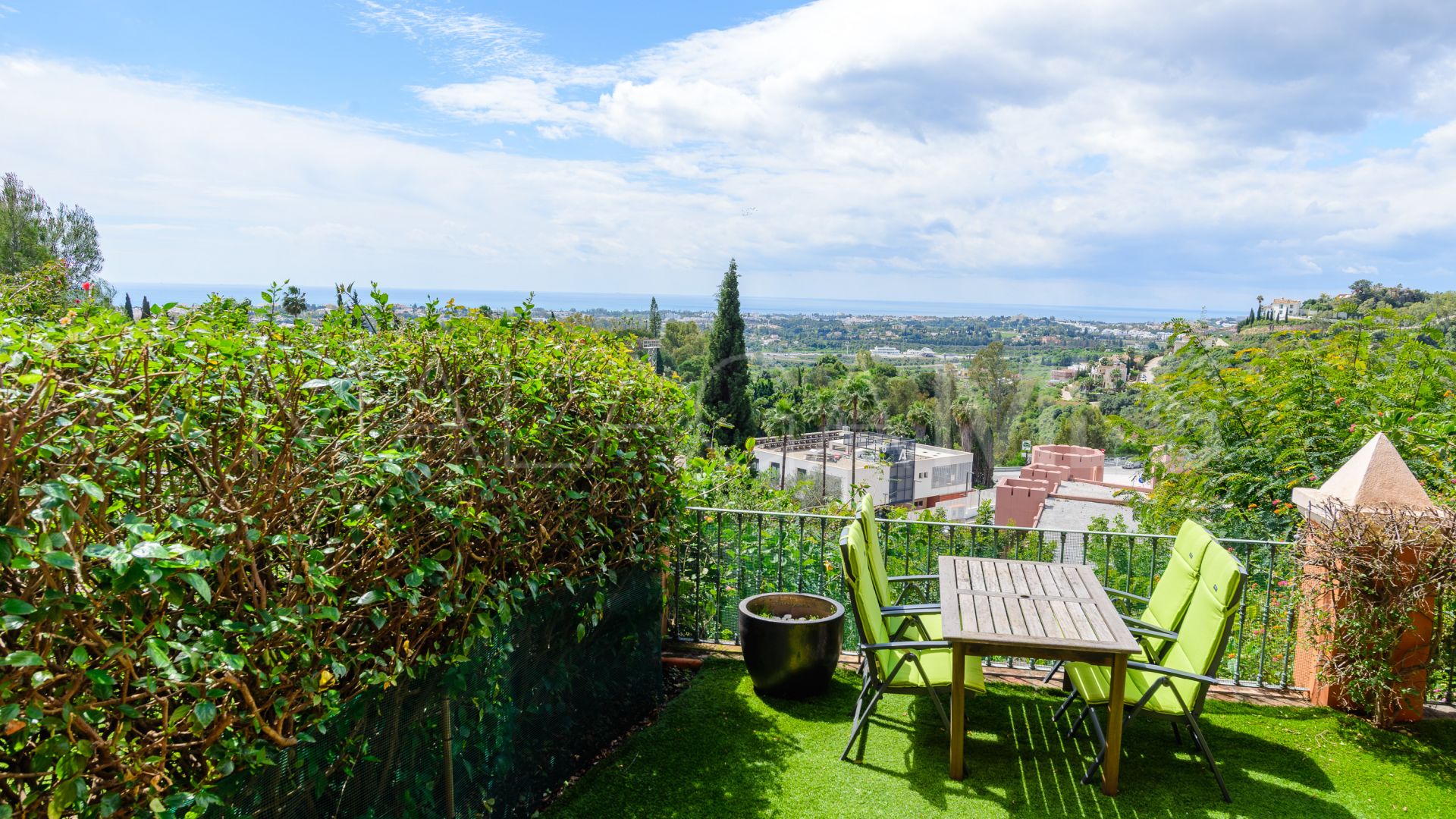 Ground floor apartment for sale in Monte Halcones