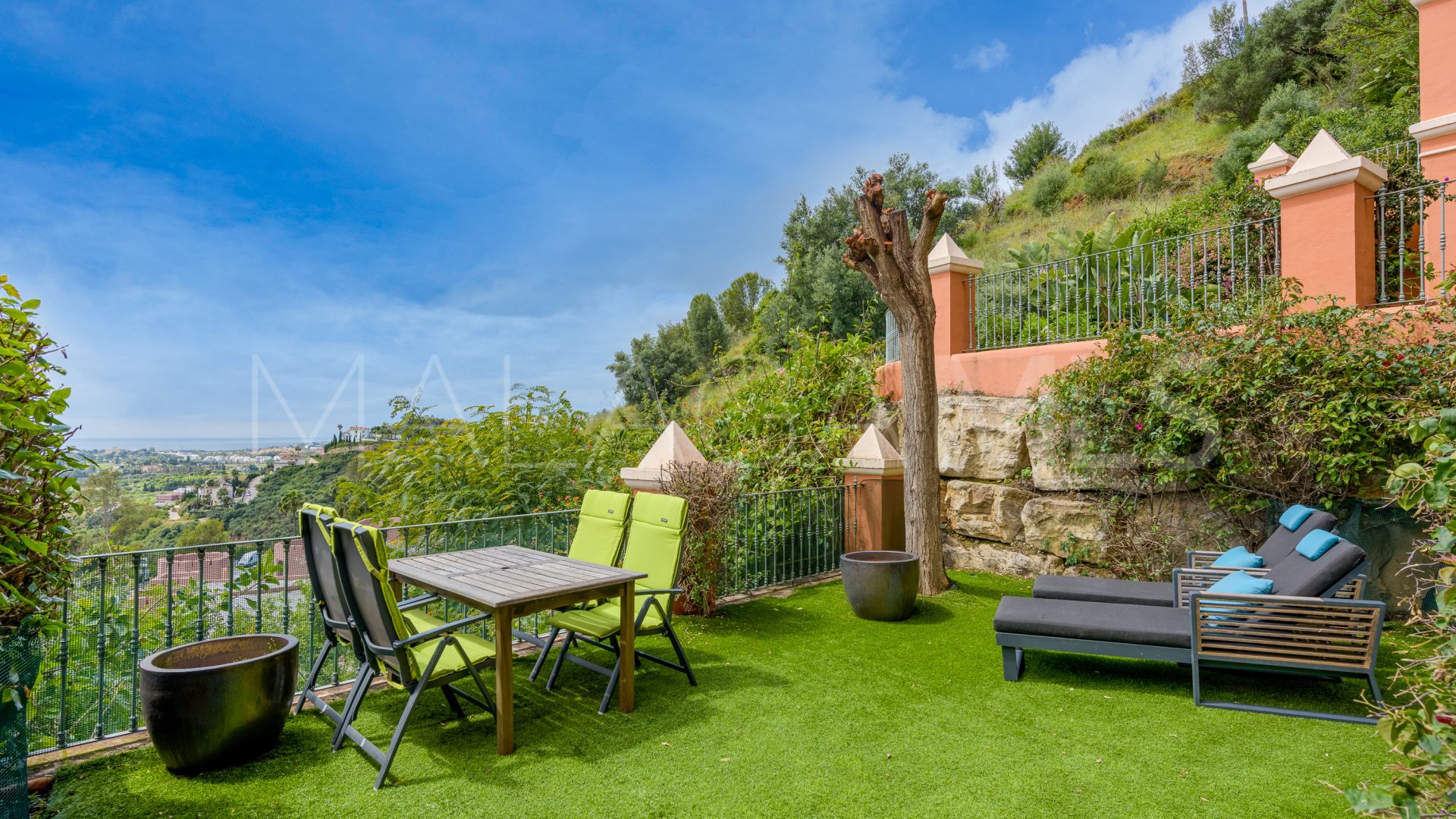 Ground floor apartment for sale in Monte Halcones