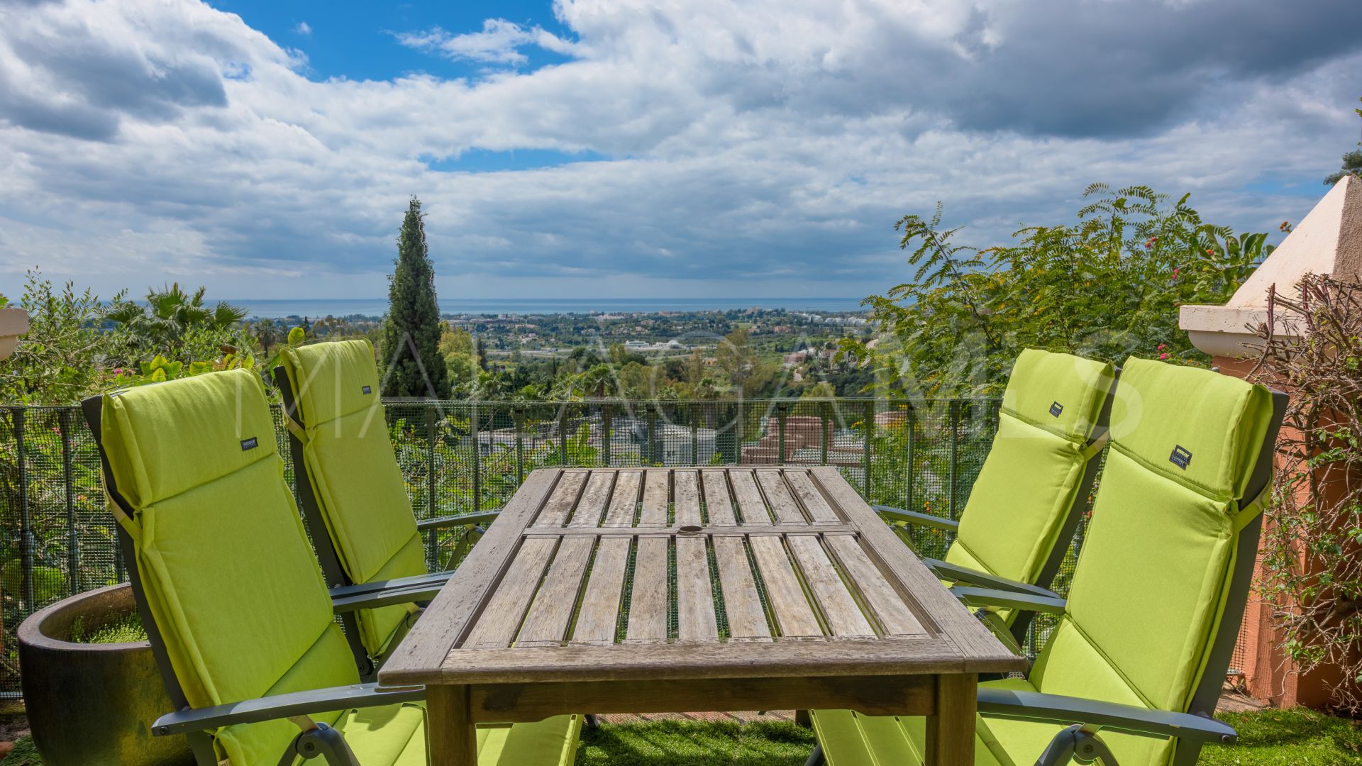 Ground floor apartment for sale in Monte Halcones