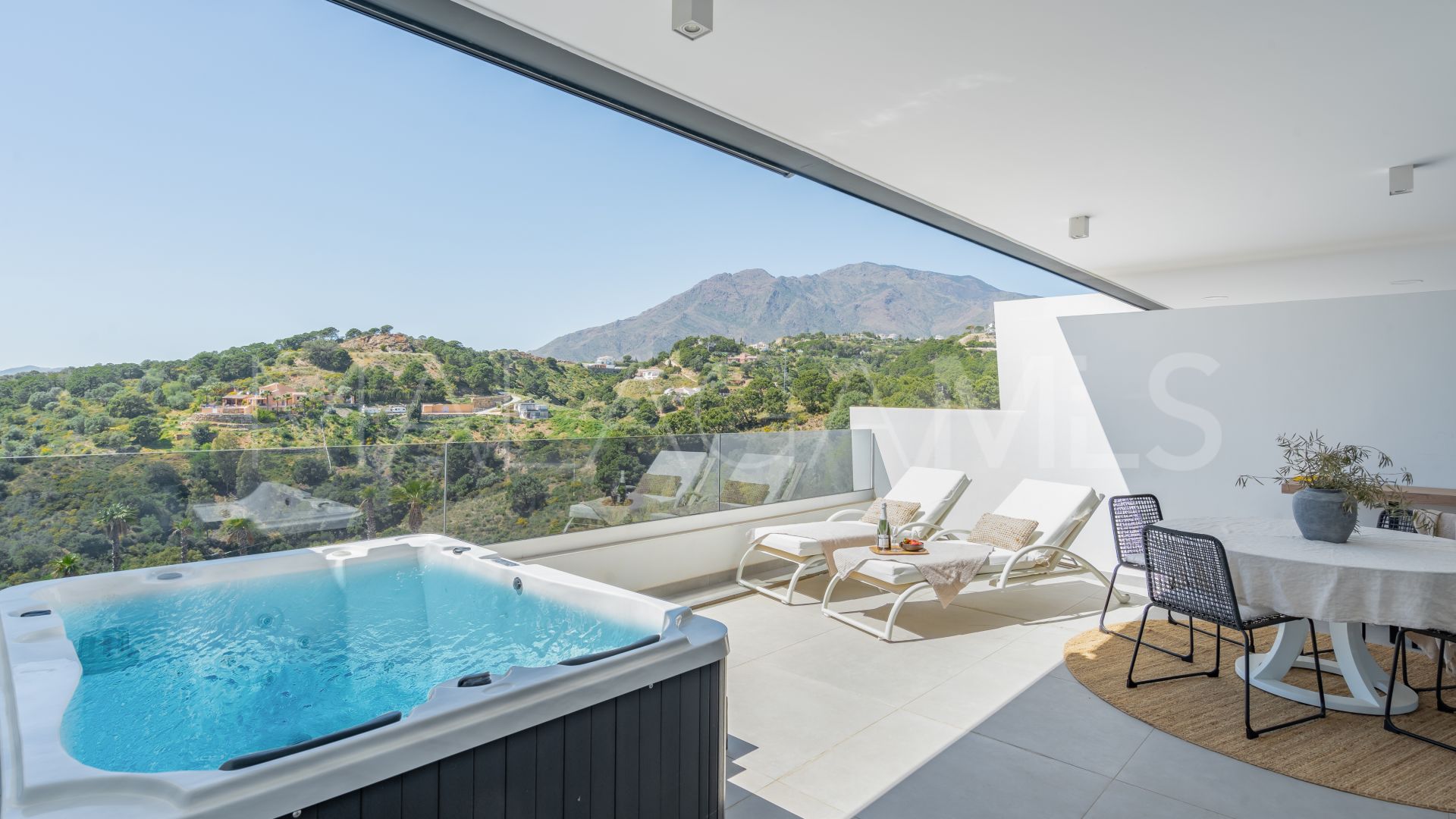Takvåning for sale in Mirador de Estepona Hills