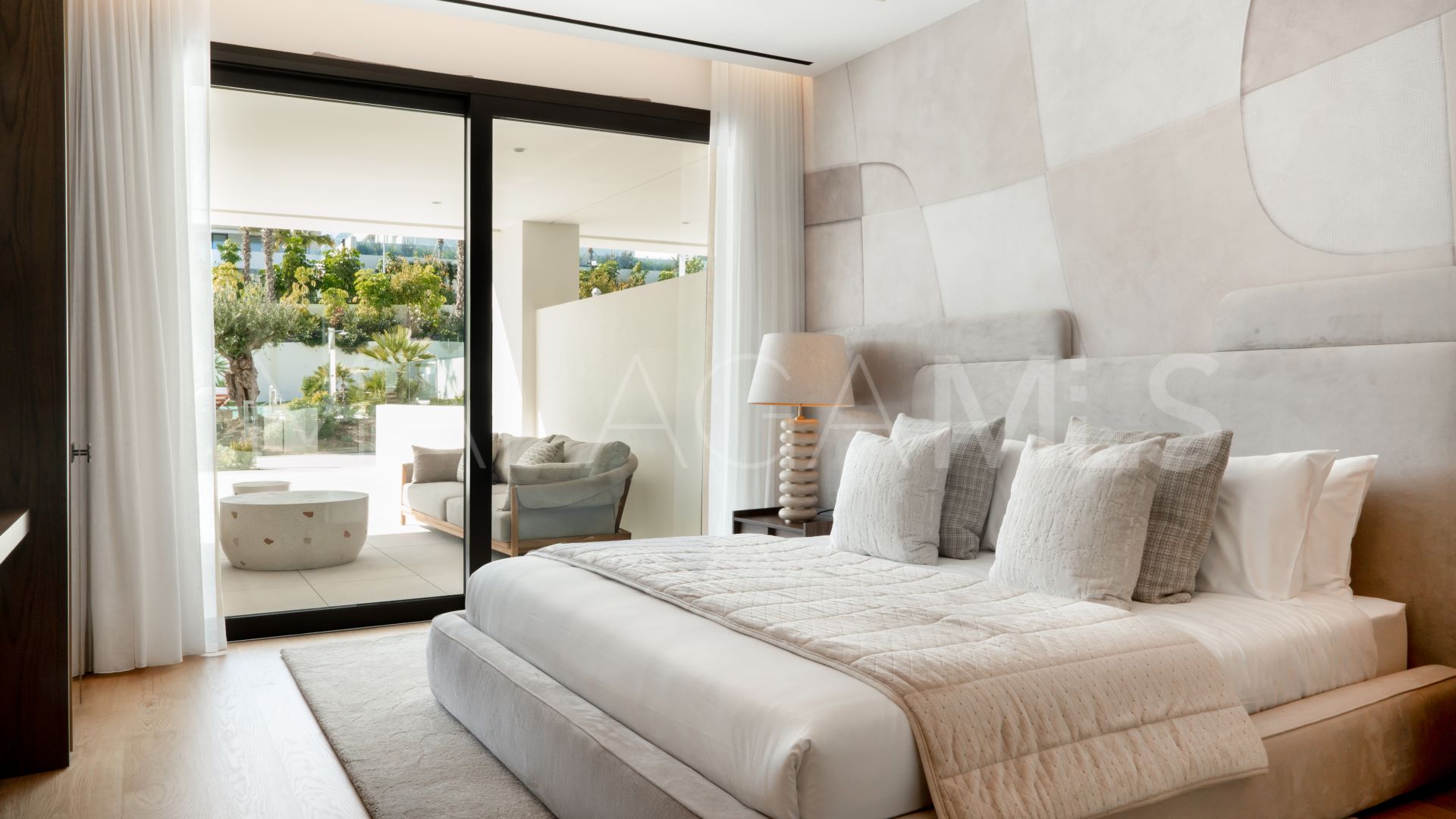 Duplex planta baja a la venta in Epic Marbella with 4 bedrooms