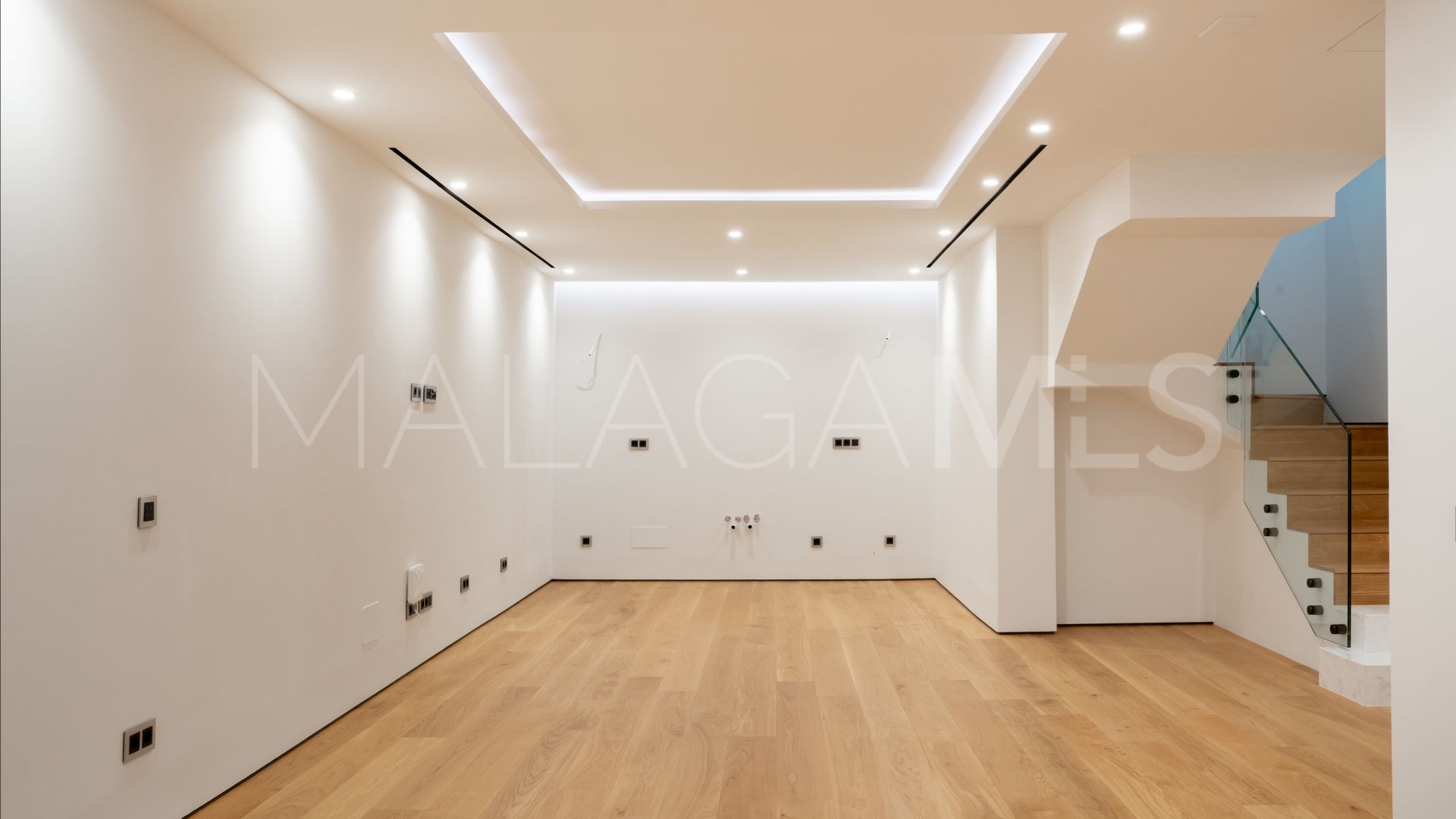 Duplex planta baja a la venta in Epic Marbella with 4 bedrooms