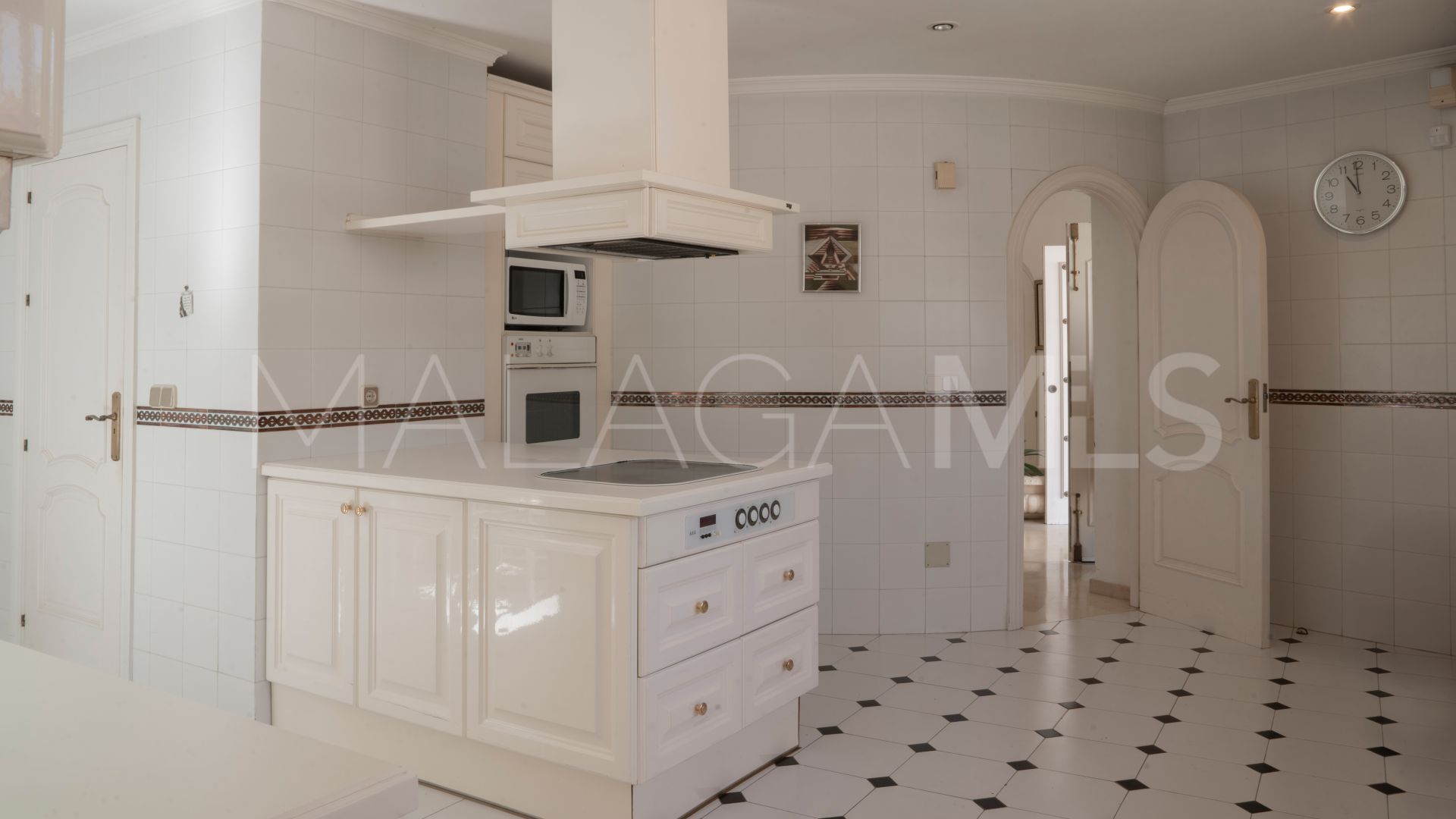 For sale El Paraiso villa with 4 bedrooms