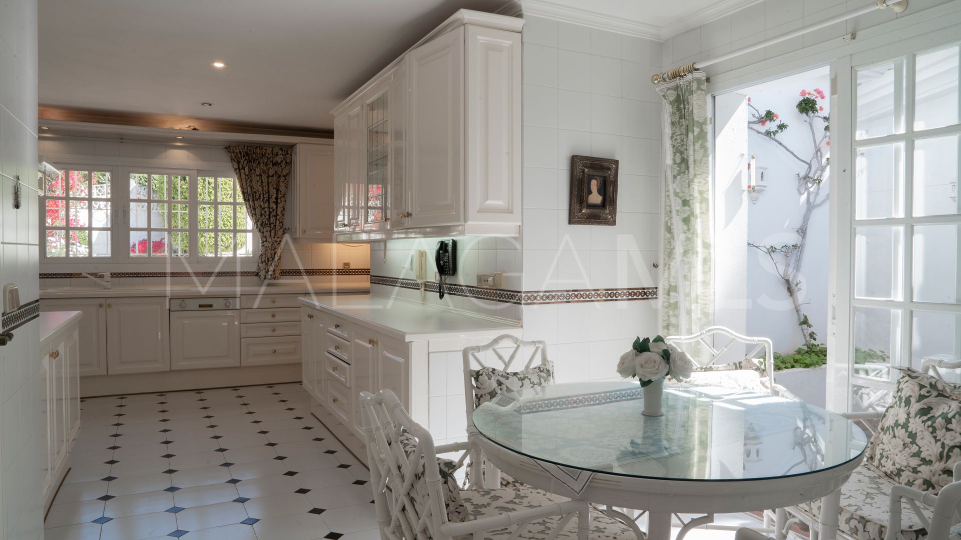 For sale El Paraiso villa with 4 bedrooms