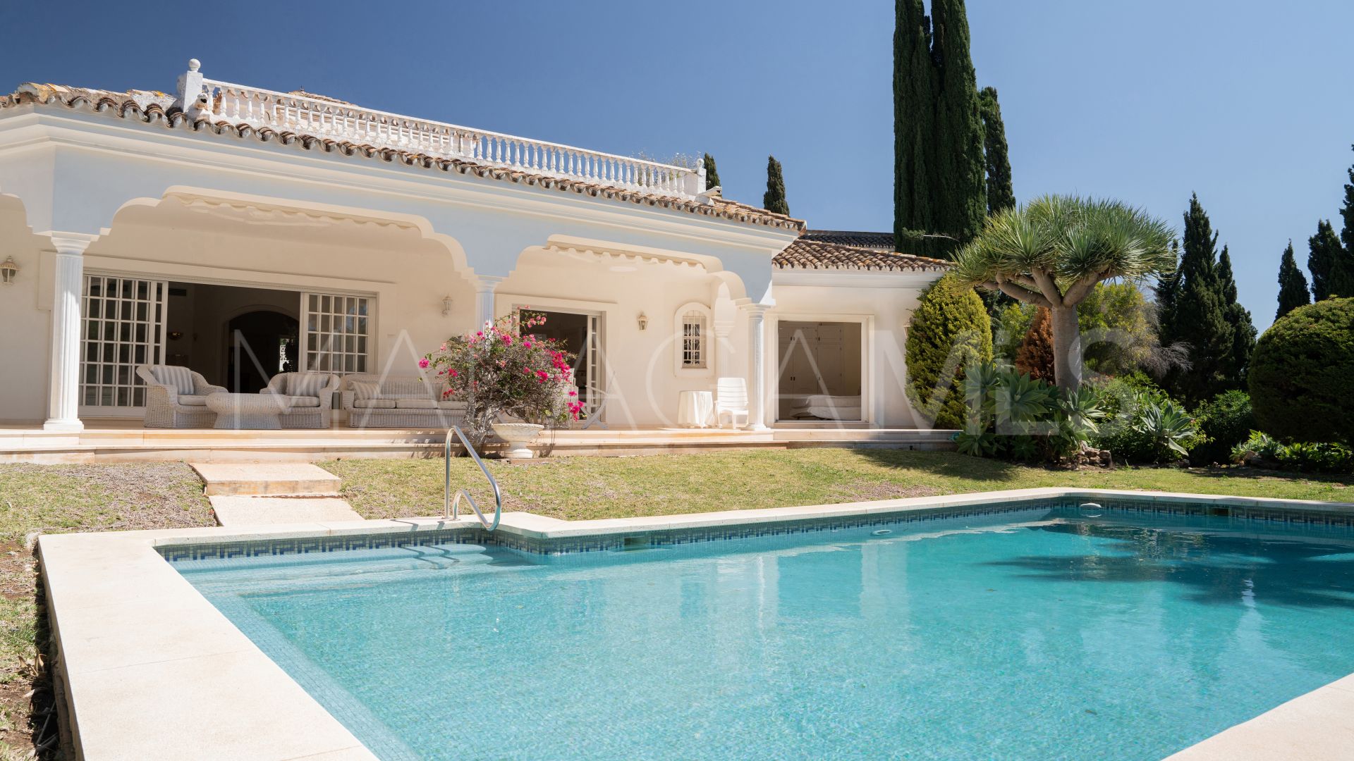 For sale El Paraiso villa with 4 bedrooms