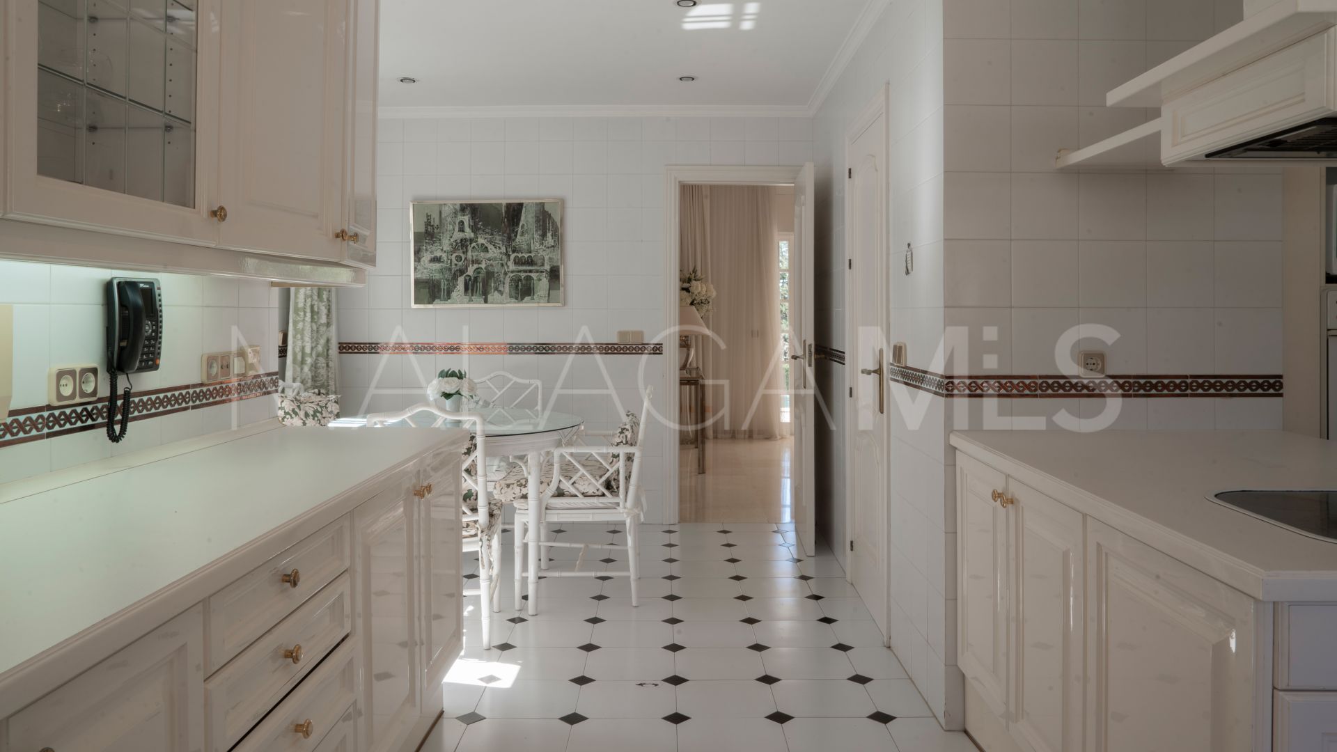 For sale El Paraiso villa with 4 bedrooms