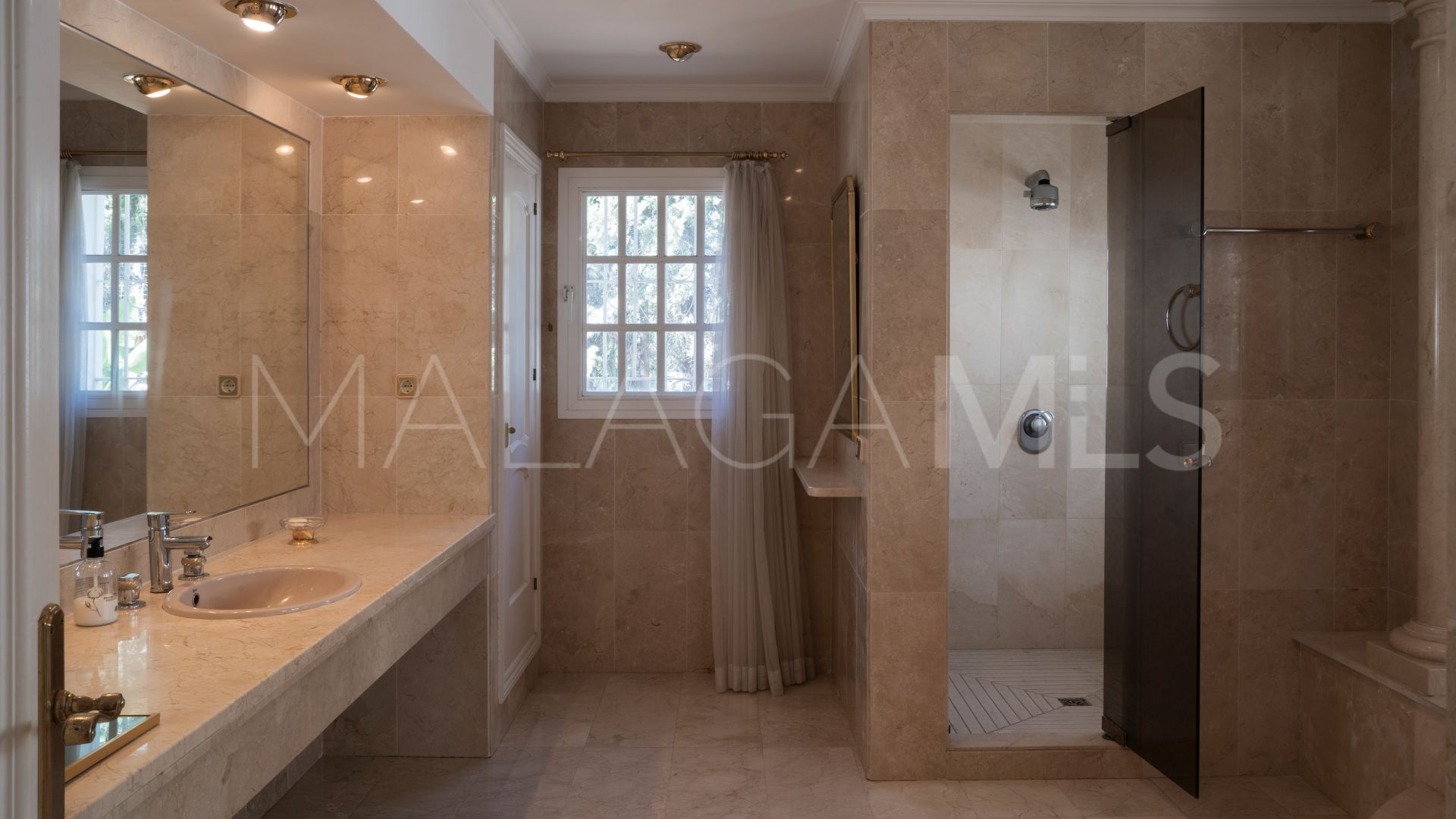 For sale El Paraiso villa with 4 bedrooms
