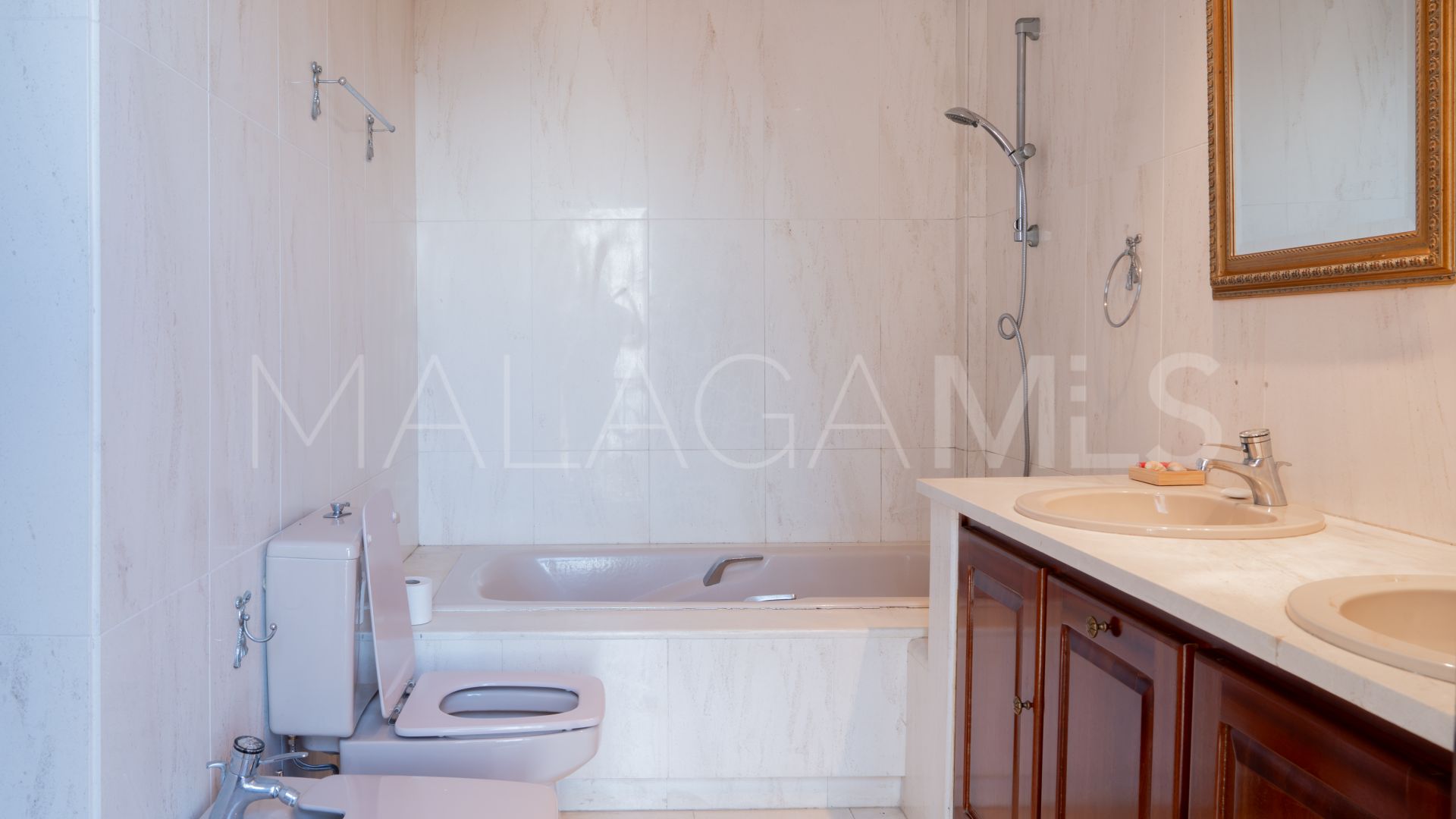 Buy villa with 5 bedrooms in Seghers