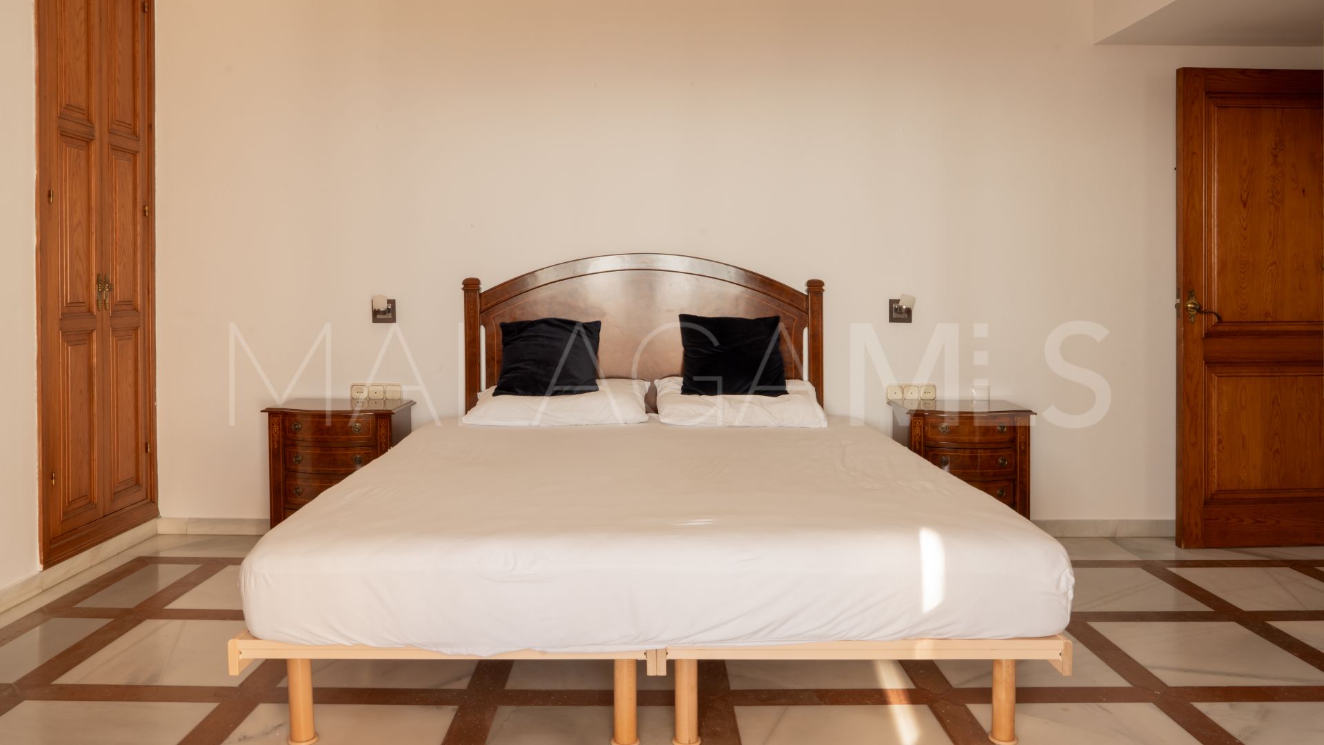 Buy villa with 5 bedrooms in Seghers