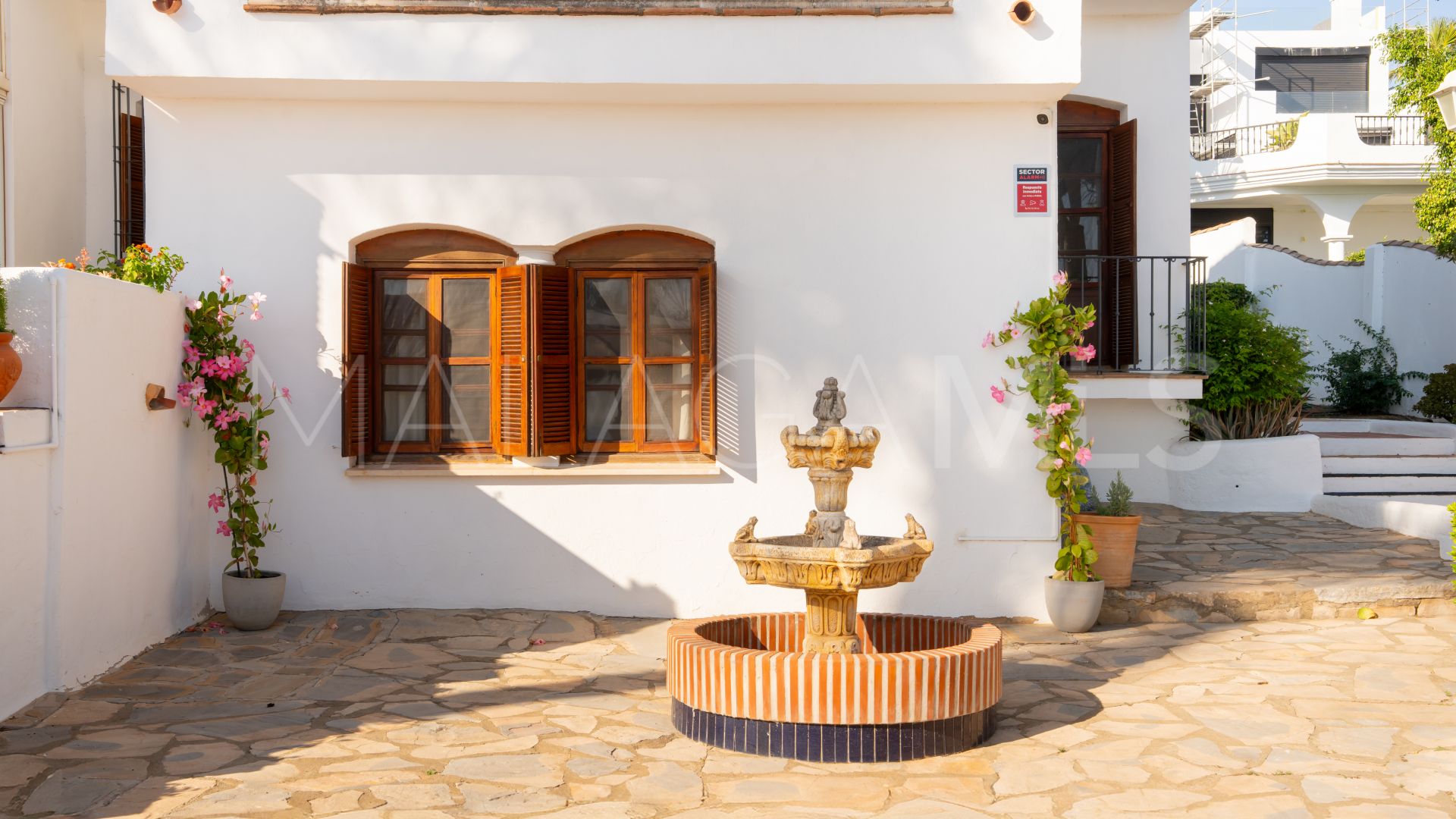 Buy villa with 5 bedrooms in Seghers