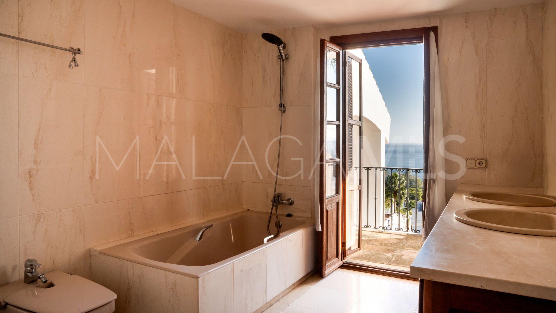 Buy villa with 5 bedrooms in Seghers