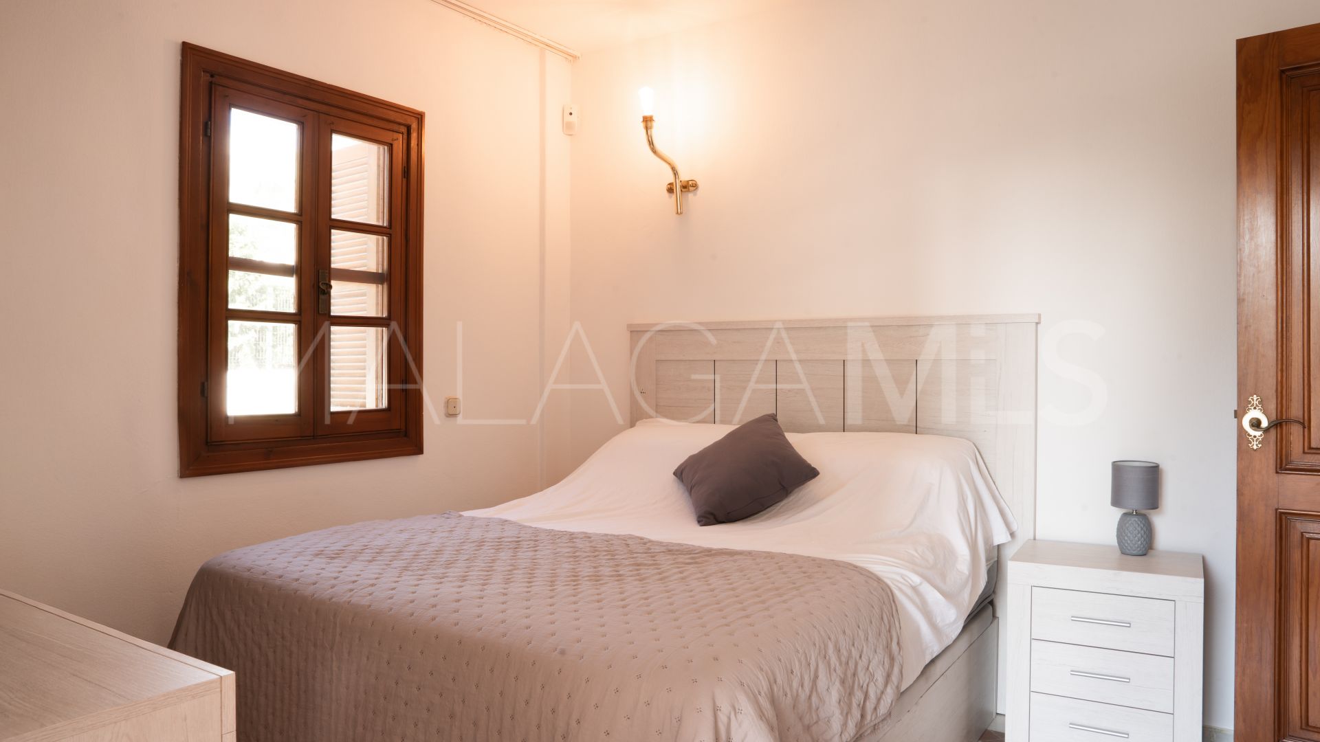 Buy villa with 5 bedrooms in Seghers